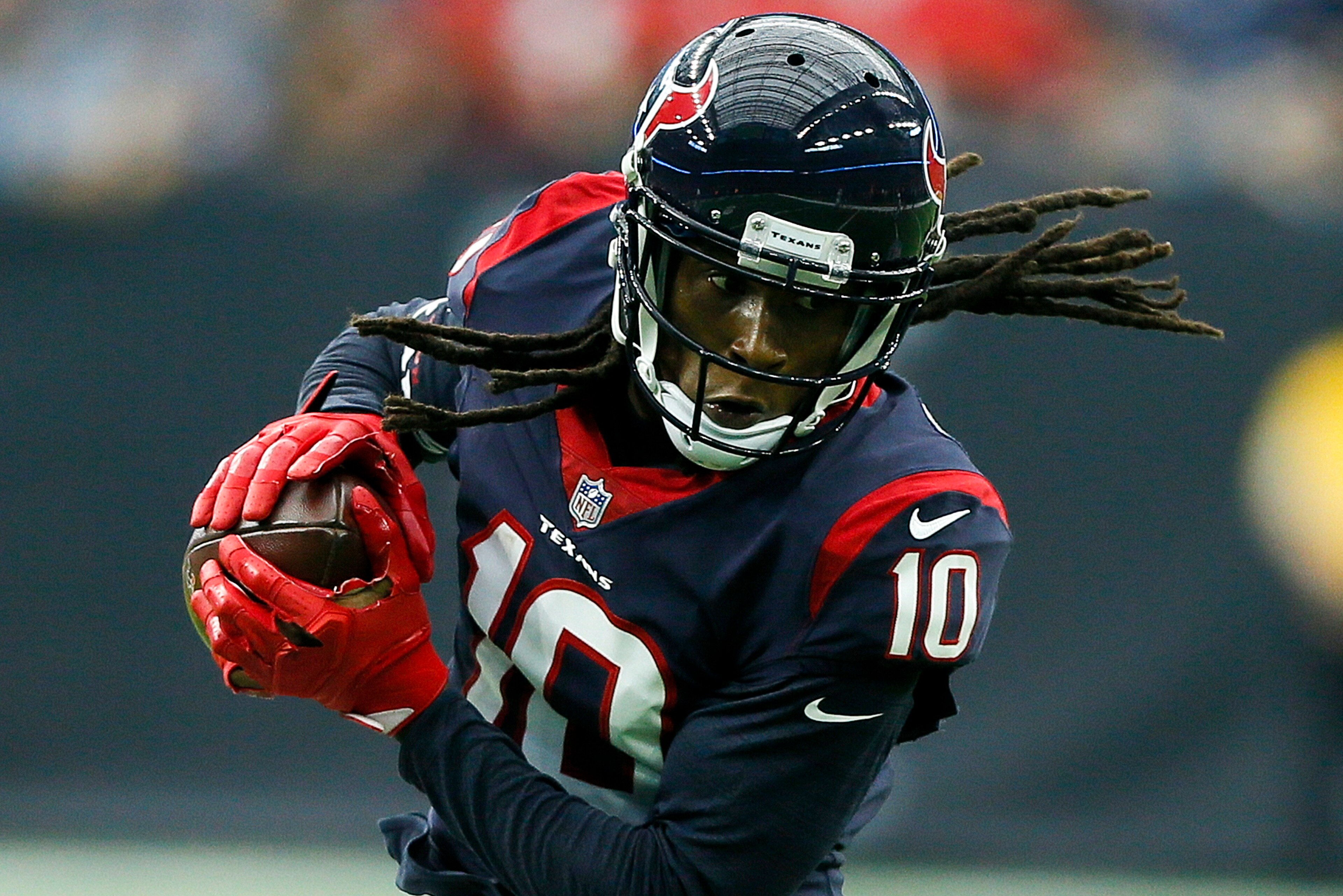 HOUSTON, TX - NOVEMBER 05:  DeAndre Hopkins #10 of the Houston Texans catches a pass against the Indianapolis Colts at NRG Stadium on November 5, 2017 in Houston, Texas. Indianapolis Colts beat the Houston Texans 20-14. (Photo by Bob Levey/Getty Images)