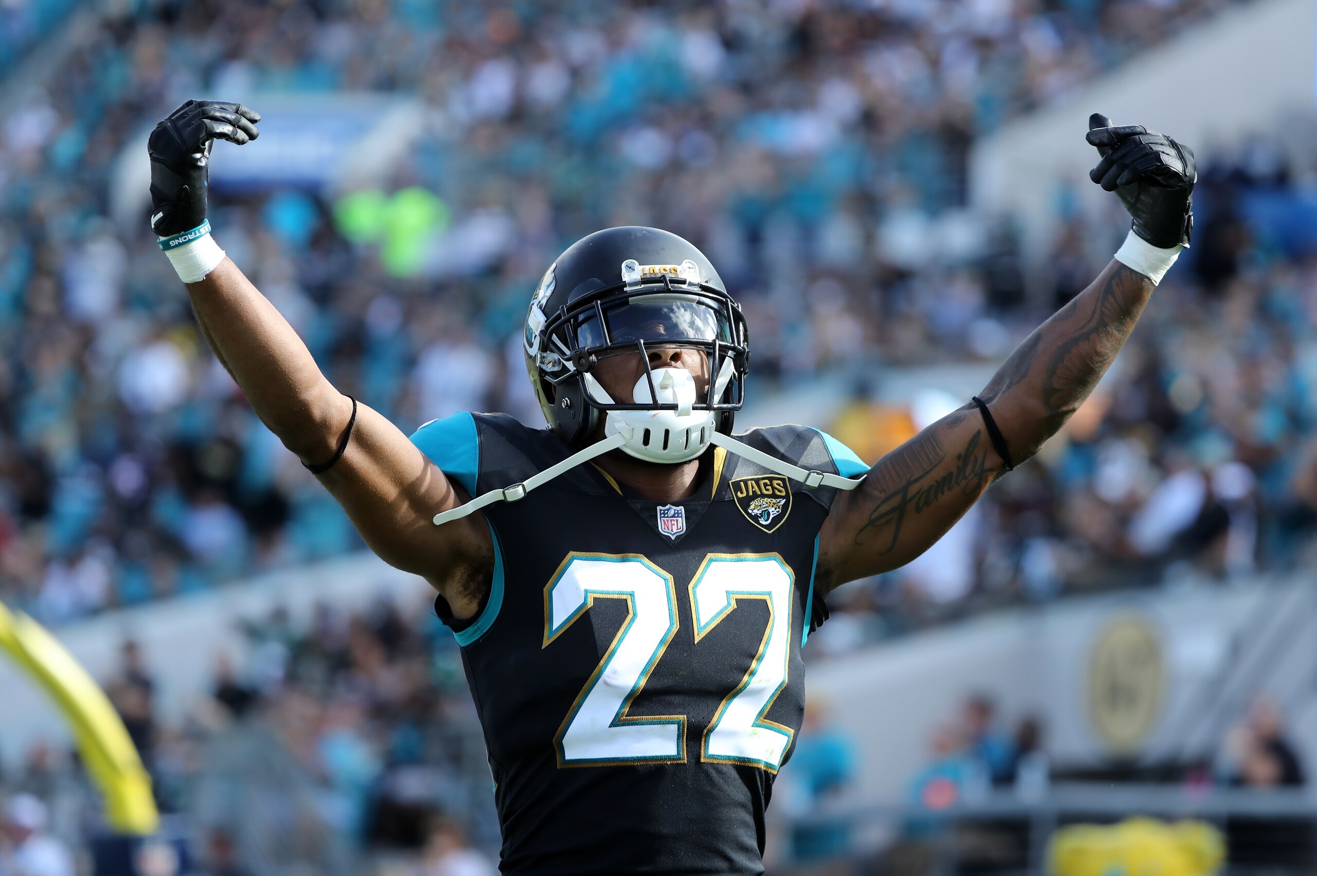 JACKSONVILLE, FL - NOVEMBER 12: Aaron Colvin #22 of the Jacksonville Jaguars celebrates a play in the second half of their game against the Los Angeles Chargers at EverBank Field on November 12, 2017 in Jacksonville, Florida. (Photo by Sam Greenwood/Ge JACKSONVILLE, FL - NOVEMBER 12: Aaron Colvin #22 of the Jacksonville Jaguars celebrates a play in the second half of their game against the Los Angeles Chargers at EverBank Field on November 12, 2017 in Jacksonville, Florida. (Photo by Sam Greenwood/Ge