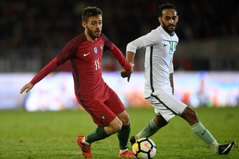 Portugal's midfielder Bernardo Silva (L) vies with Saudi Arabia's midfielder Abdullah Otayf during the international friendly football match Portugal against Saudi Arabia at the Fontelo stadium in Viseu on November 10, 2017.  / AFP PHOTO / FRANCISCO LEONG