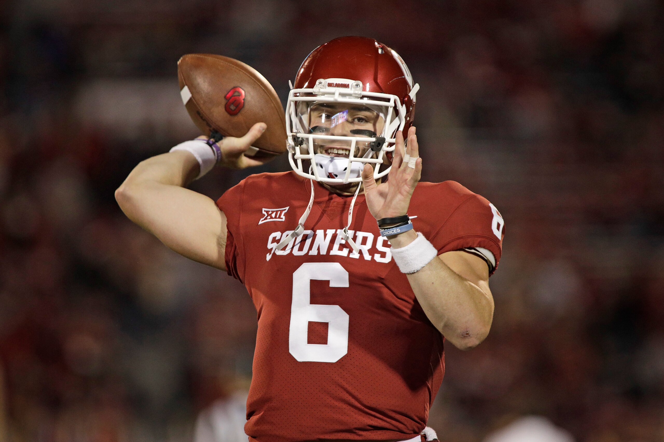 NORMAN, OK - NOVEMBER 11: Quarterback Baker Mayfield #6 of the Oklahoma Sooners warms up before the game against the TCU Horned Frogs at Gaylord Family Oklahoma Memorial Stadium on November 11, 2017 in Norman, Oklahoma. Oklahoma defeated TCU 38-20. (Photo