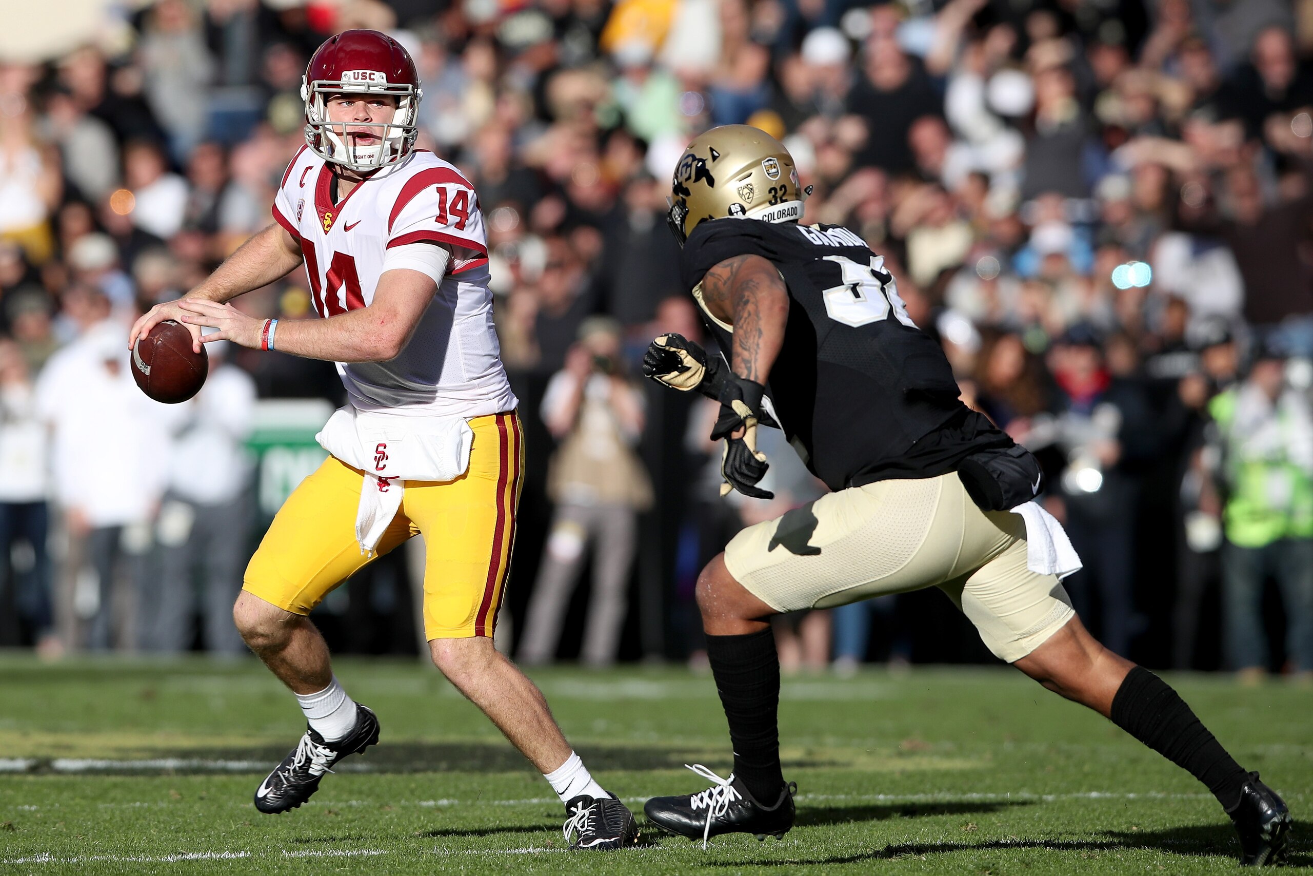 BOULDER, CO - NOVEMBER 11:  Quarterback Sam Darnold #14 of the USC Trojans is chased out of the pocket by Rick Gamboa #32 of the Colorado Buffaloes at Folsom Field on November 11, 2017 in Boulder, Colorado.  (Photo by Matthew Stockman/Getty Images)