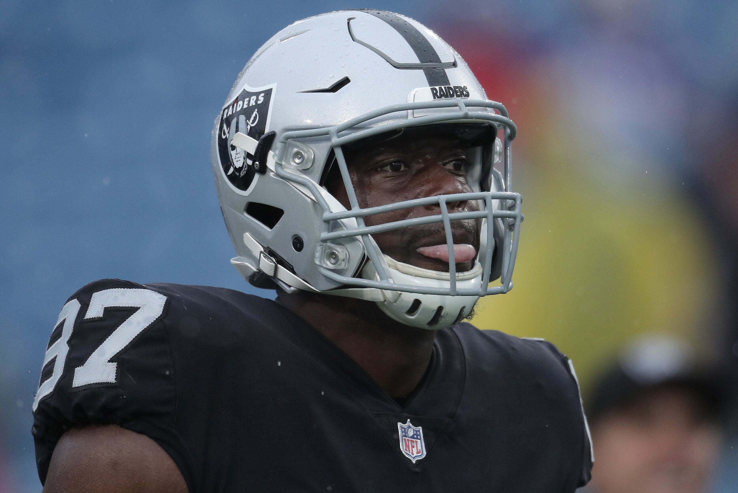 BUFFALO, NY - OCTOBER 29: Jared Cook #87 of the Oakland Raiders warms up before the start of NFL game action against the Buffalo Bills at New Era Field on October 29, 2017 in Buffalo, New York. (Photo by Tom Szczerbowski/Getty Images)