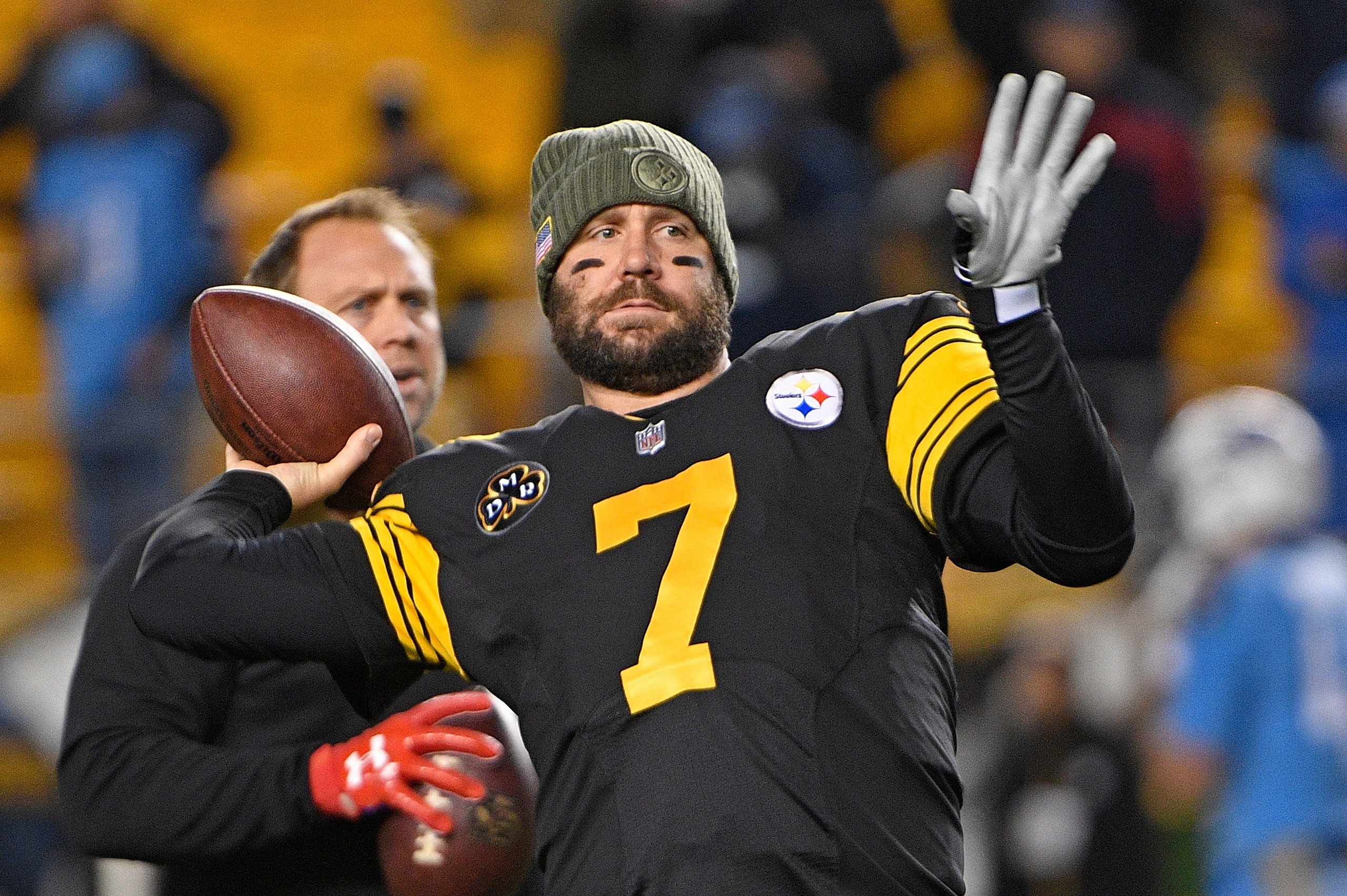 PITTSBURGH, PA - NOVEMBER 16: Ben Roethlisberger #7 of the Pittsburgh Steelers warms up before the game against the Tennessee Titans at Heinz Field on November 16, 2017 in Pittsburgh, Pennsylvania. (Photo by Justin Berl/Getty Images)