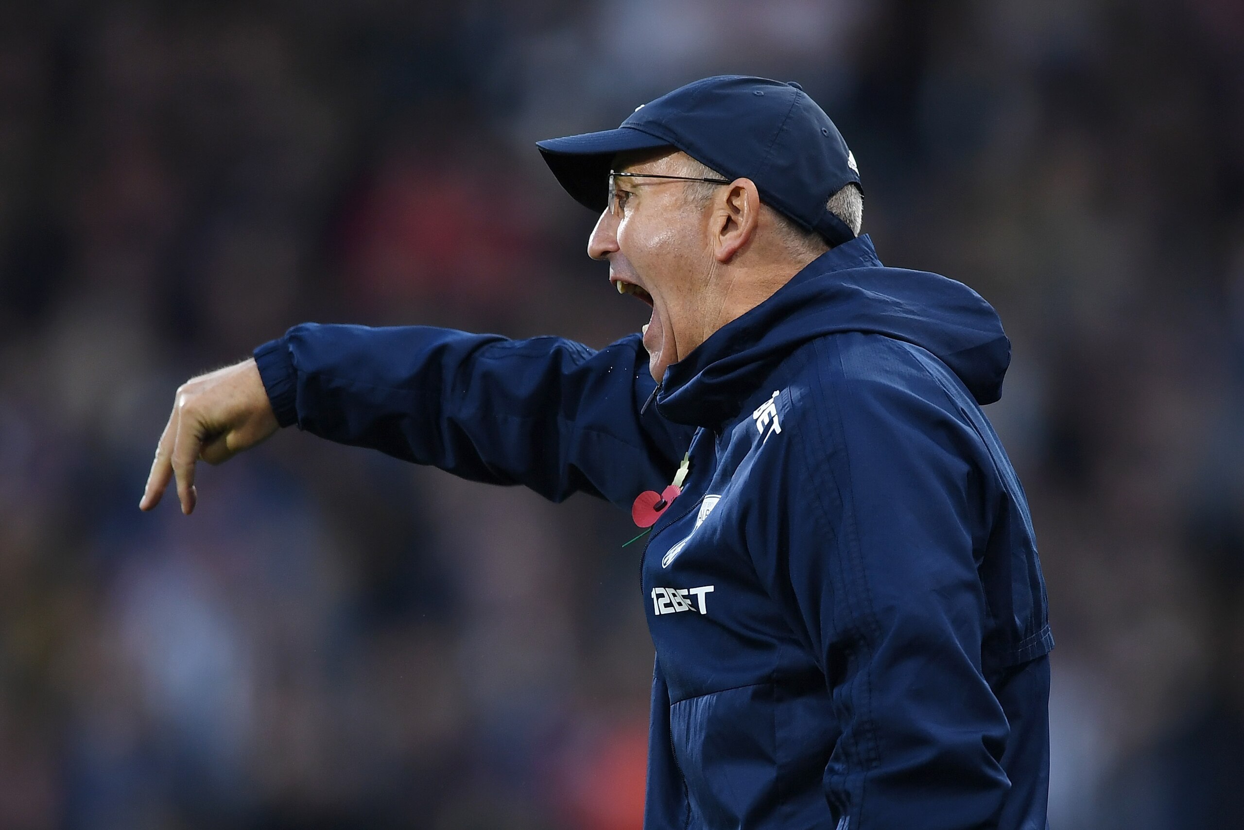 HUDDERSFIELD, ENGLAND - NOVEMBER 04:  Tony Pulis, Manager of West Bromwich Albion gives his team instructions during the Premier League match between Huddersfield Town and West Bromwich Albion at John Smith's Stadium on November 4, 2017 in Huddersfield, E