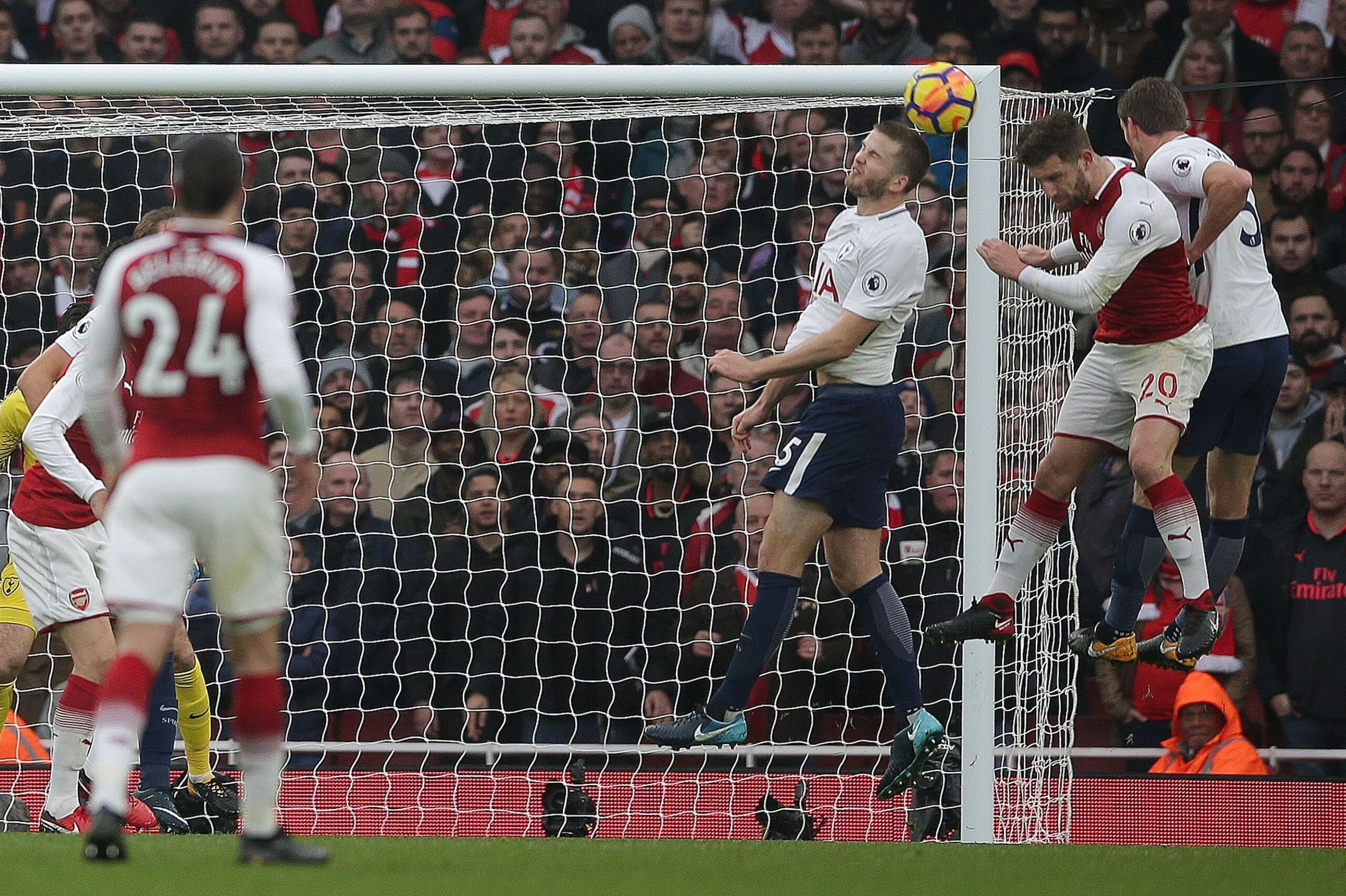 Arsenal's German defender Shkodran Mustafi (2R) heads the ball to score the opening goal during the English Premier League football match between Arsenal and Tottenham Hotspur at the Emirates Stadium in London on November 18, 2017.  / AFP PHOTO / Daniel L