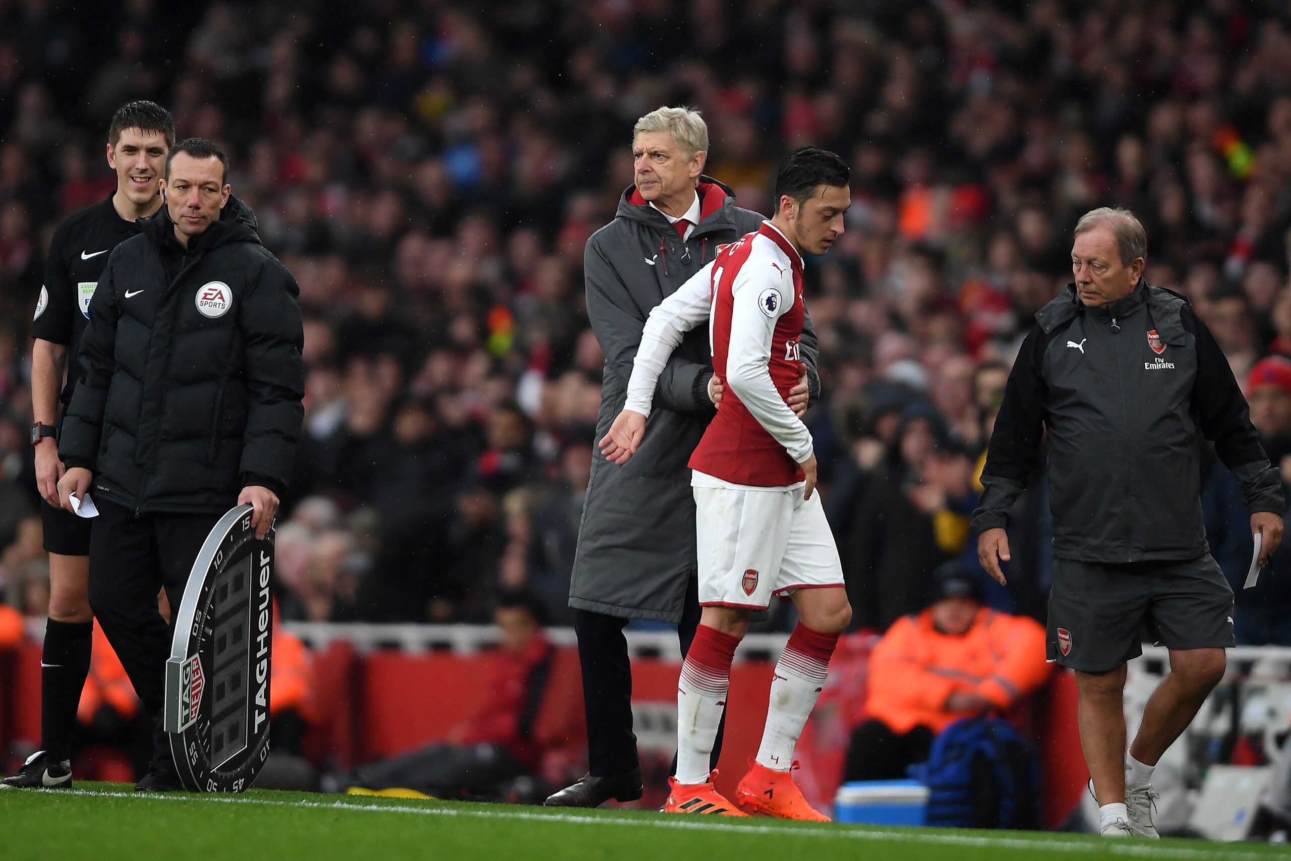 LONDON, ENGLAND - NOVEMBER 18:  Arsene Wenger, Manager of Arsenal embraces Mesut Ozil after the player was substituted during the Premier League match between Arsenal and Tottenham Hotspur at Emirates Stadium on November 18, 2017 in London, England.  (Pho