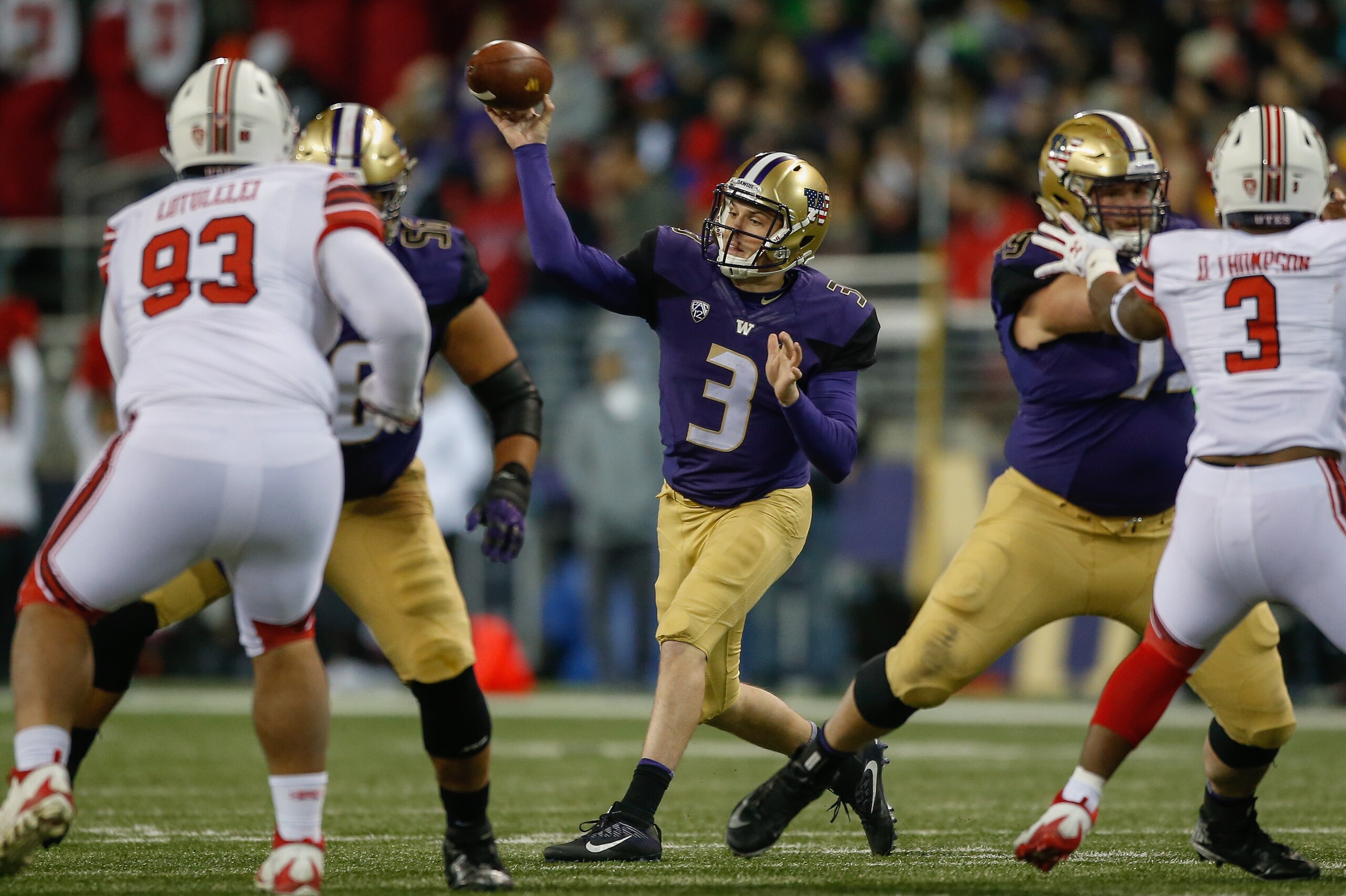 SEATTLE, WA - NOVEMBER 18:  Quarterback Jake Browning #3 of the Washington Huskies passes against the Utah Utes at Husky Stadium on November 18, 2017 in Seattle, Washington.  (Photo by Otto Greule Jr/Getty Images)