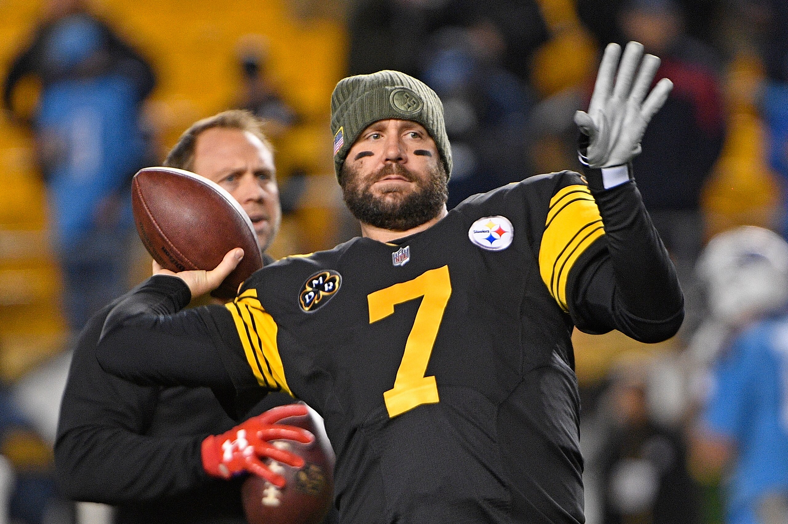 PITTSBURGH, PA - NOVEMBER 16: Ben Roethlisberger #7 of the Pittsburgh Steelers warms up before the game against the Tennessee Titans at Heinz Field on November 16, 2017 in Pittsburgh, Pennsylvania. (Photo by Justin Berl/Getty Images)