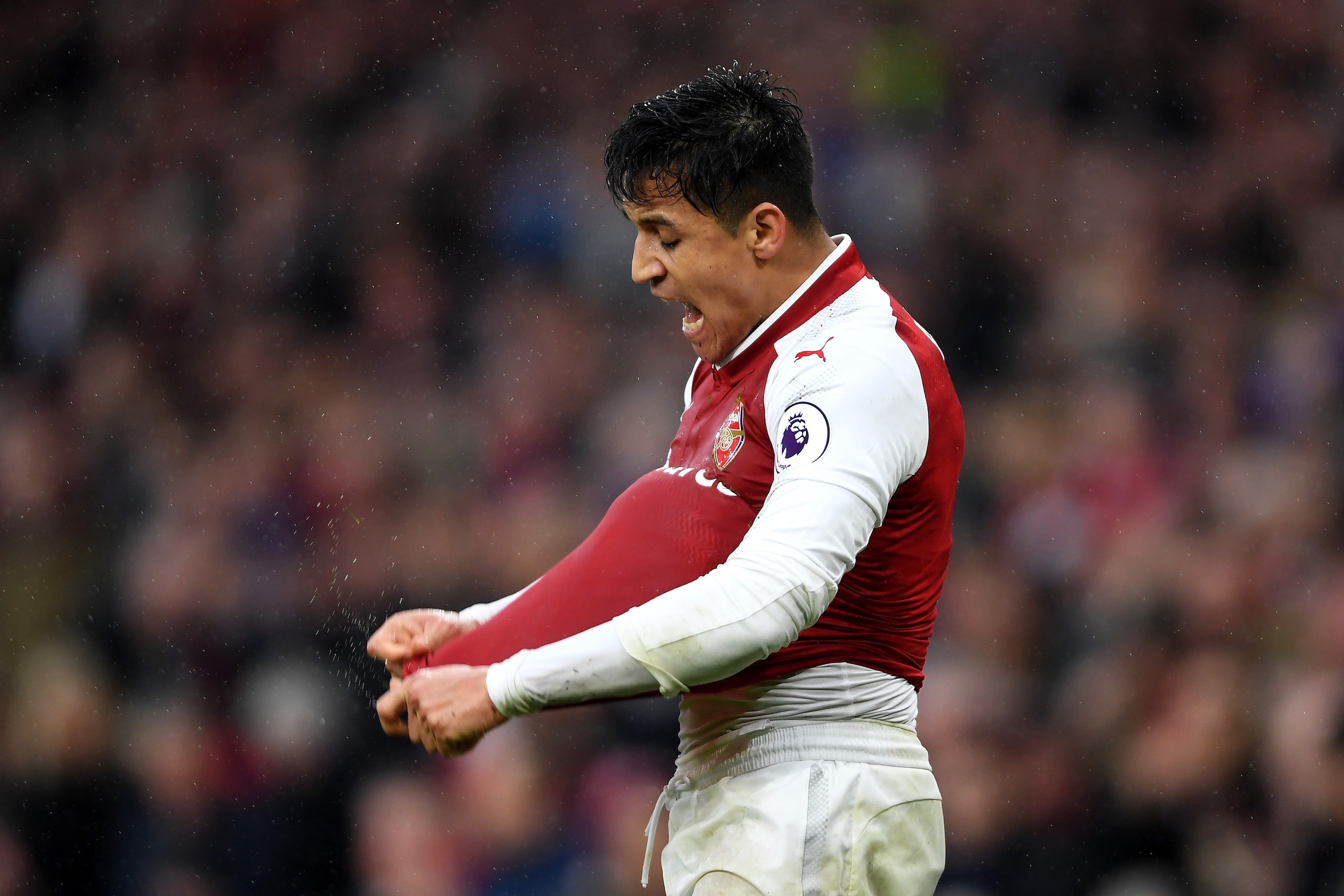 LONDON, ENGLAND - NOVEMBER 18:  Alexis Sanchez of Arsenal reacts during the Premier League match between Arsenal and Tottenham Hotspur at Emirates Stadium on November 18, 2017 in London, England.  (Photo by Mike Hewitt/Getty Images)
