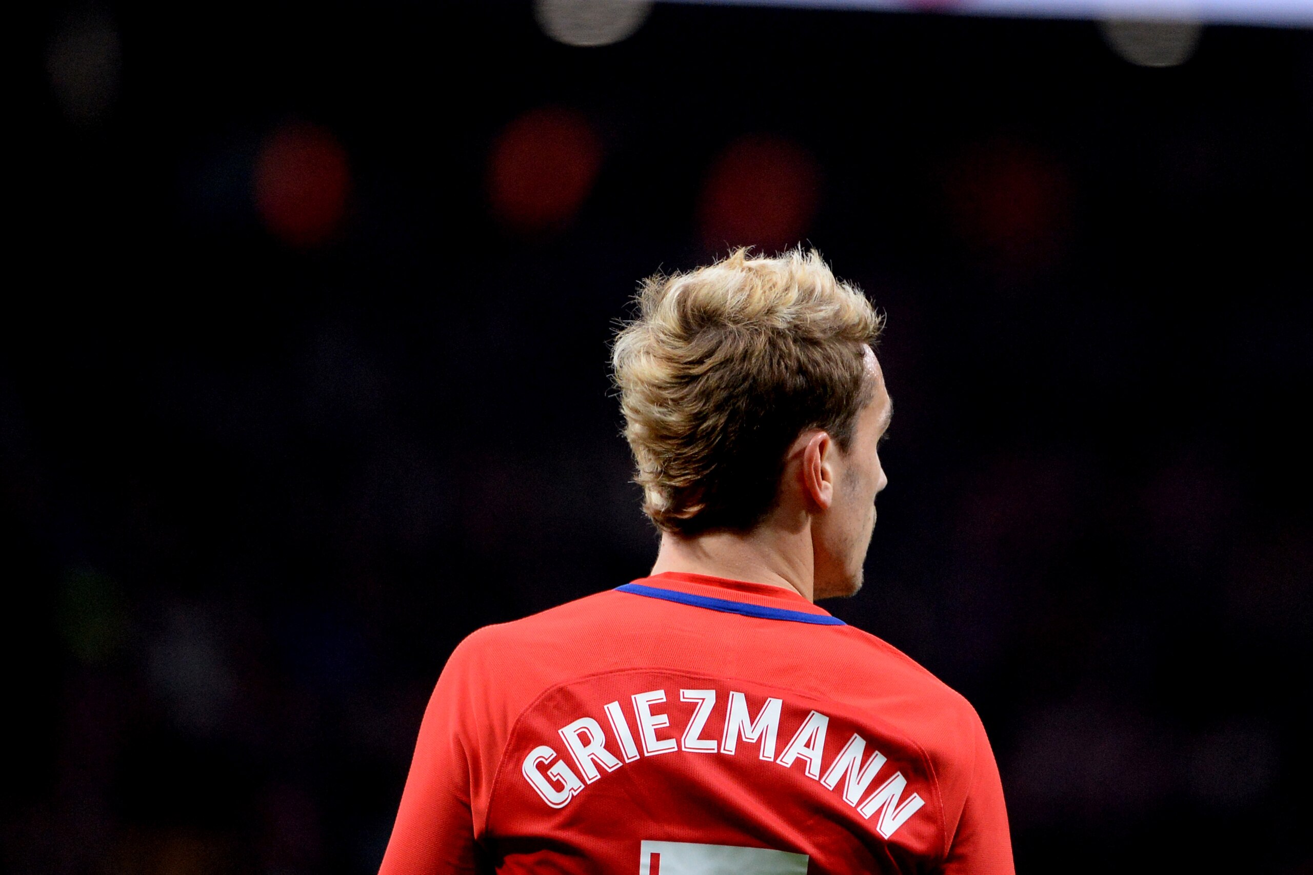 MADRID, SPAIN - NOVEMBER 18:  Antoine Griezmann, #7 of Atletico de Madrid during The La Liga match between Club Atletico Madrid v Real Madrid at Wanda Metropolitano on November 18, 2017 in Madrid, Spain. (Photo by Sonia Canada/Getty Images)