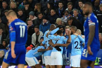 Manchester City's Belgian midfielder Kevin De Bruyne (centre R) is mobbed by teammates after scoring his team's second goal during the English Premier League football match between Leicester City and Manchester City at King Power Stadium in Leicester, cen