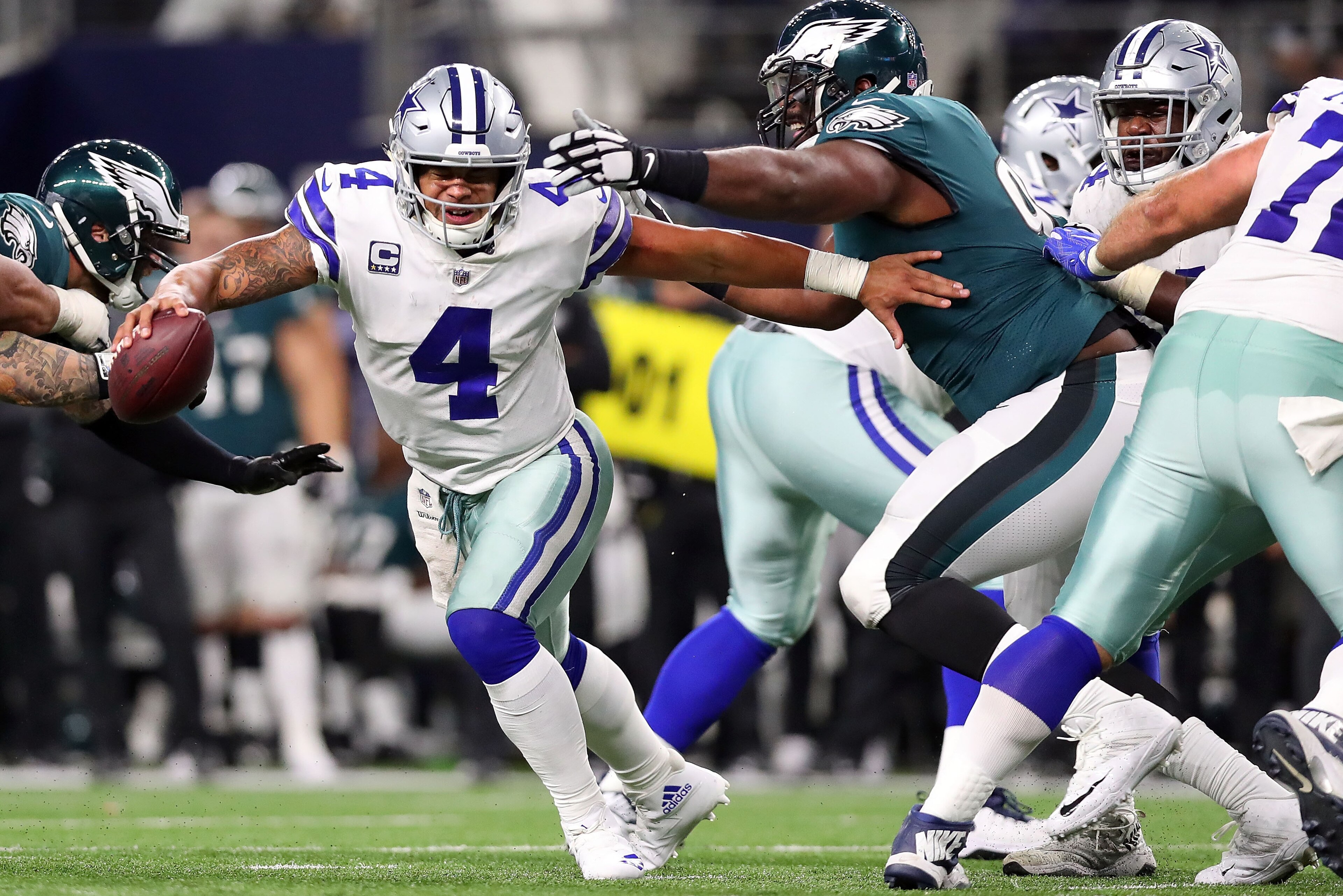 ARLINGTON, TX - NOVEMBER 19:  Dak Prescott #4 of the Dallas Cowboys scrambles against the Philadelphia Eagles in the fourth quarter of a football game at AT&T Stadium on November 19, 2017 in Arlington, Texas.  (Photo by Tom Pennington/Getty Images)