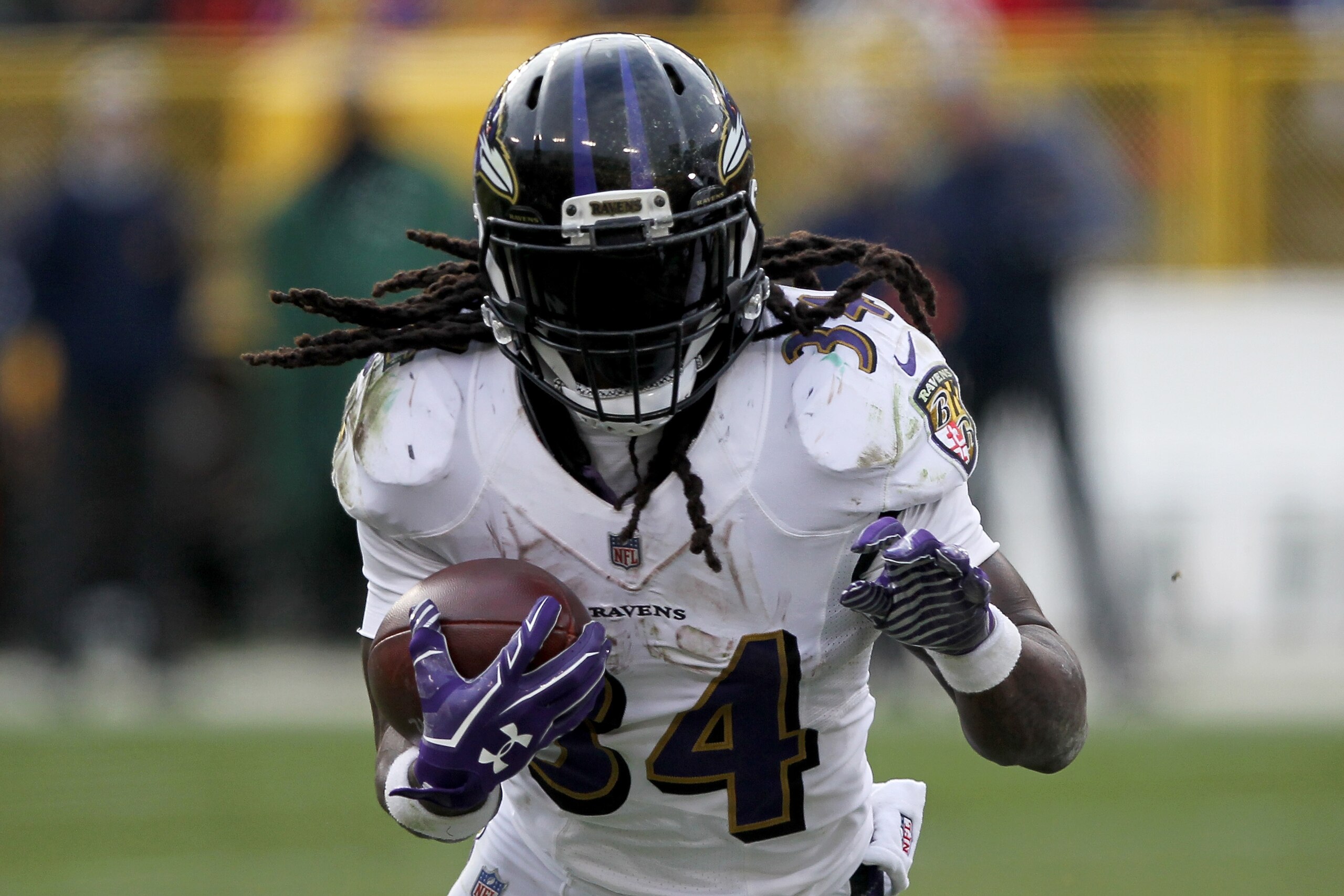 GREEN BAY, WI - NOVEMBER 19:  Alex Collins #34 of the Baltimore Ravens runs with the ball in the fourth quarter against the Green Bay Packers at Lambeau Field on November 19, 2017 in Green Bay, Wisconsin. (Photo by Dylan Buell/Getty Images)