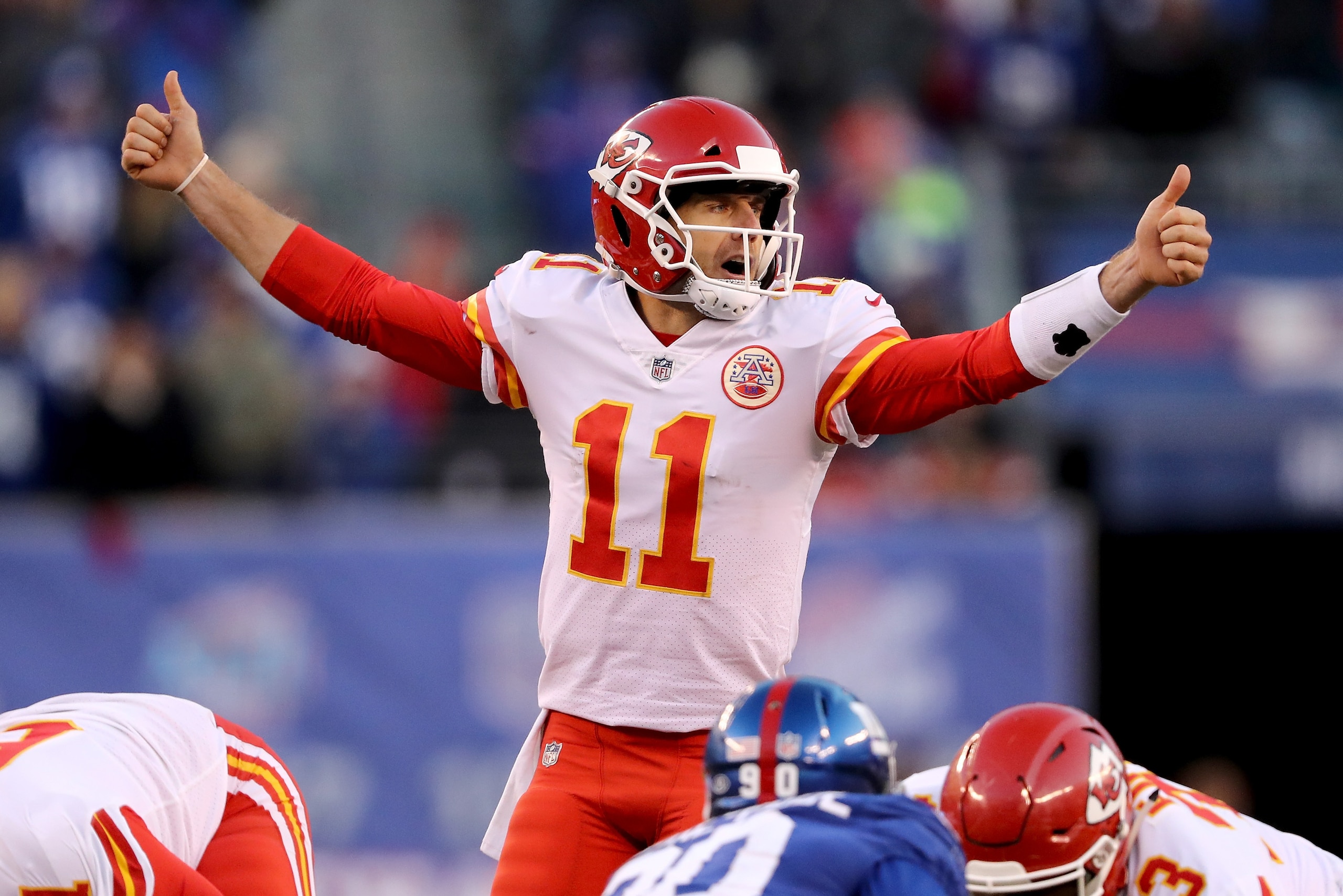 EAST RUTHERFORD, NJ - NOVEMBER 19:  Alex Smith #11 of the Kansas City Chiefs calls out the play in the fourth quarter against the New York Giants on November 19, 2017 at MetLife Stadium in East Rutherford, New Jersey.  (Photo by Elsa/Getty Images)