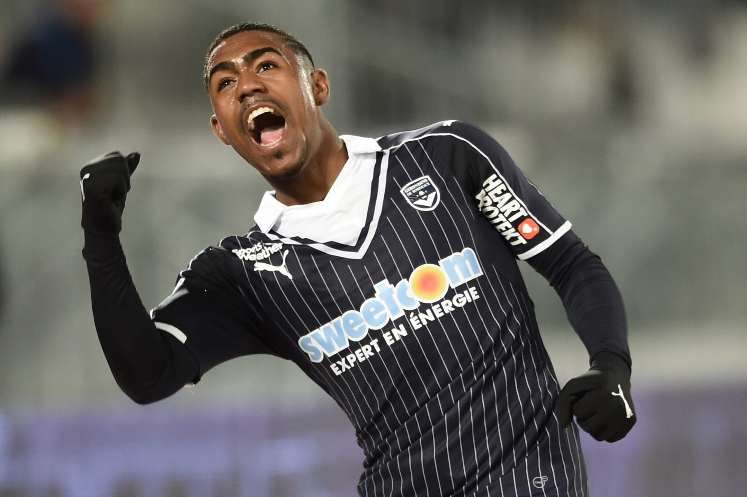 Bordeaux's Brazilian forward Malcom celebrates after scoring a goal during the French L1 football match between Bordeaux (FCGB) and Montpellier on March 18, 2017 at the Matmut Atlantique stadium in Bordeaux, southwestern France. / AFP PHOTO / NICOLAS TUCA