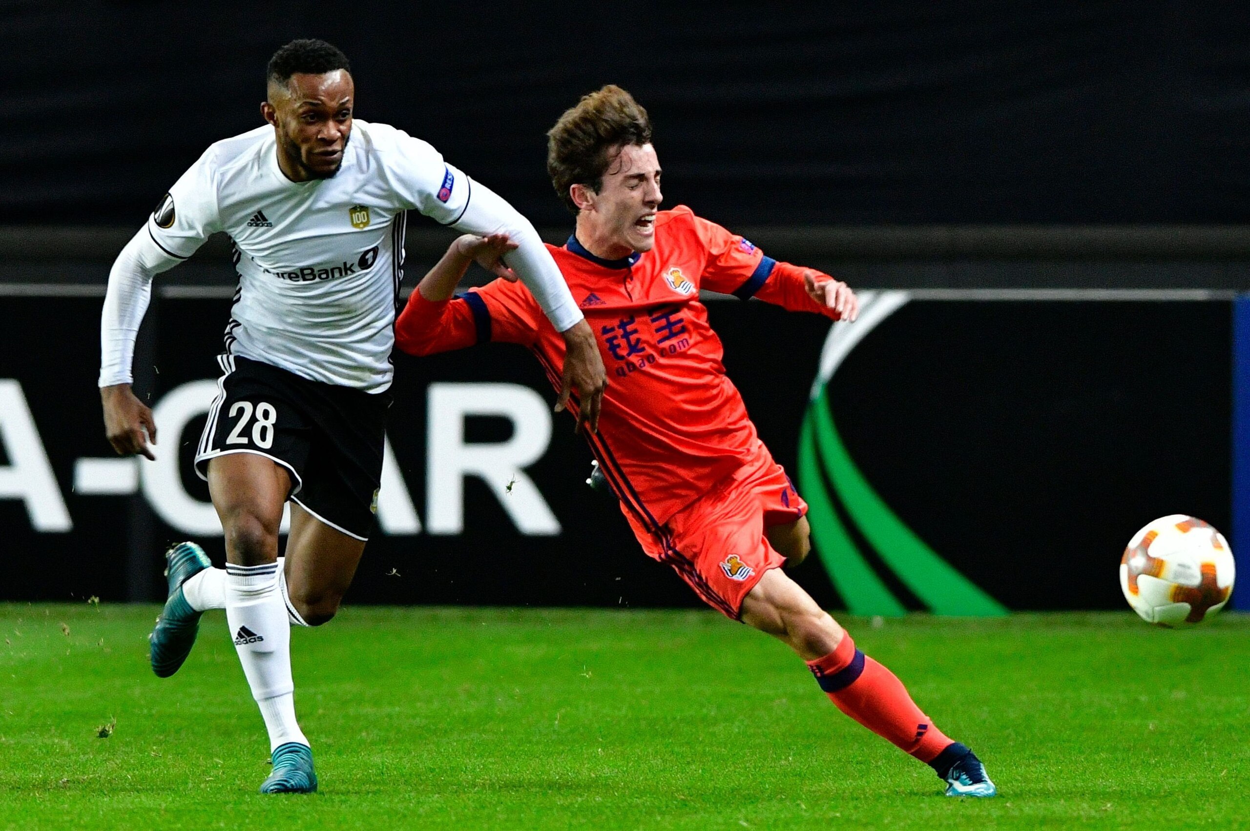 Samuel Adegbenro (L) of Rosenborg and Sergio Canales (R) of Real Sociedad vie during the UEFA Europa League football match Rosenborg BK v Real Sociedad on November 23, 2017 in Rosenborg, Norway. / AFP PHOTO / NTB scanpix AND NTB Scanpix / Ole Martin Wold 