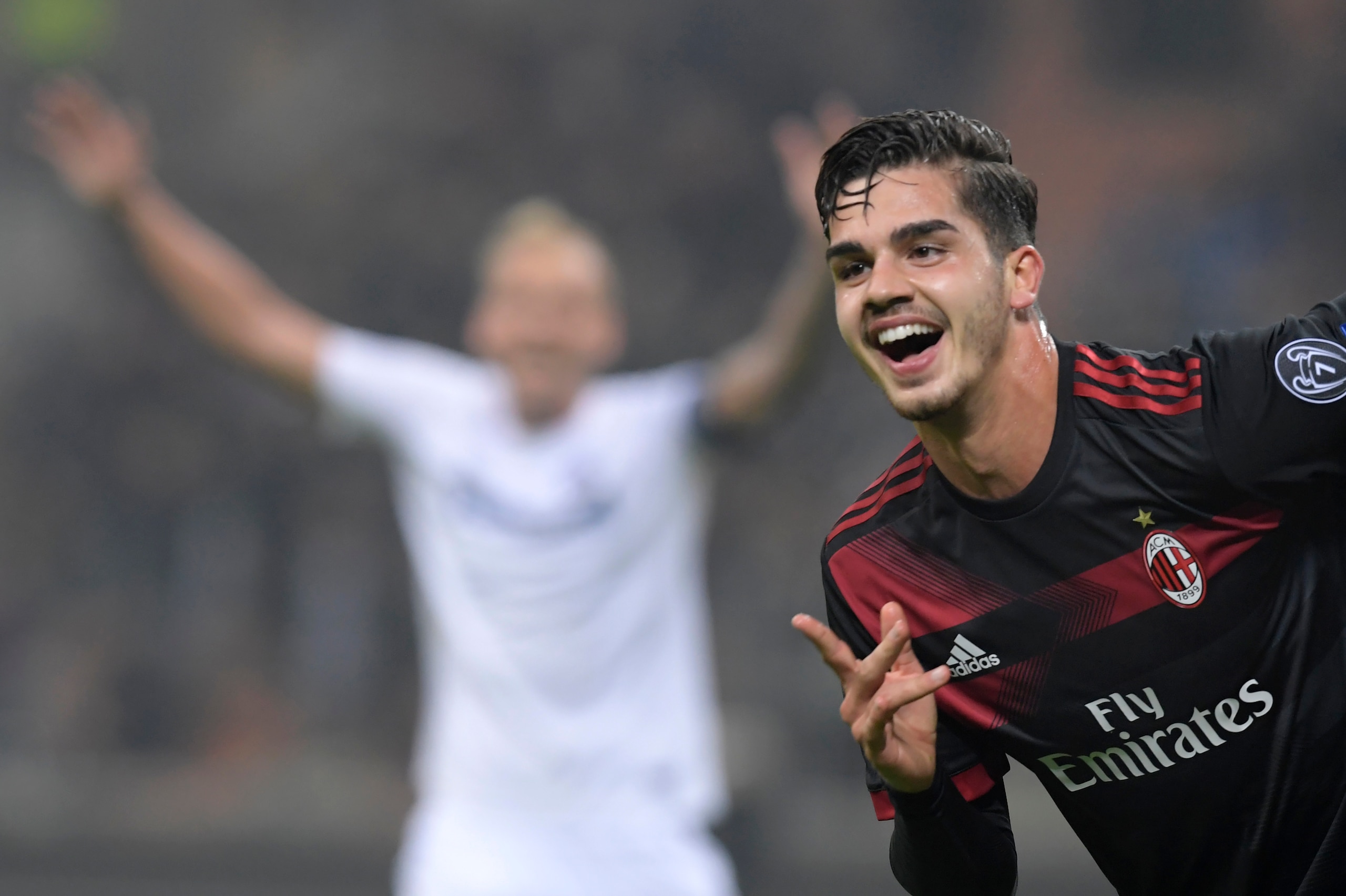 AC Milan's Portuguese forward Andre Silva celebrates after scoring during the UEFA Europa League group D football match between AC Milan and FK Austria-Wiendur at the San Siro stadium in Milan on November 23, 2017.  / AFP PHOTO / MIGUEL MEDINA        (Pho