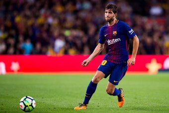 BARCELONA, SPAIN - OCTOBER 21:  Sergi Roberto of FC Barcelona plays the ball during the La Liga match between Barcelona and Malaga at Camp Nou on October 21, 2017 in Barcelona, Spain.  (Photo by Alex Caparros/Getty Images)