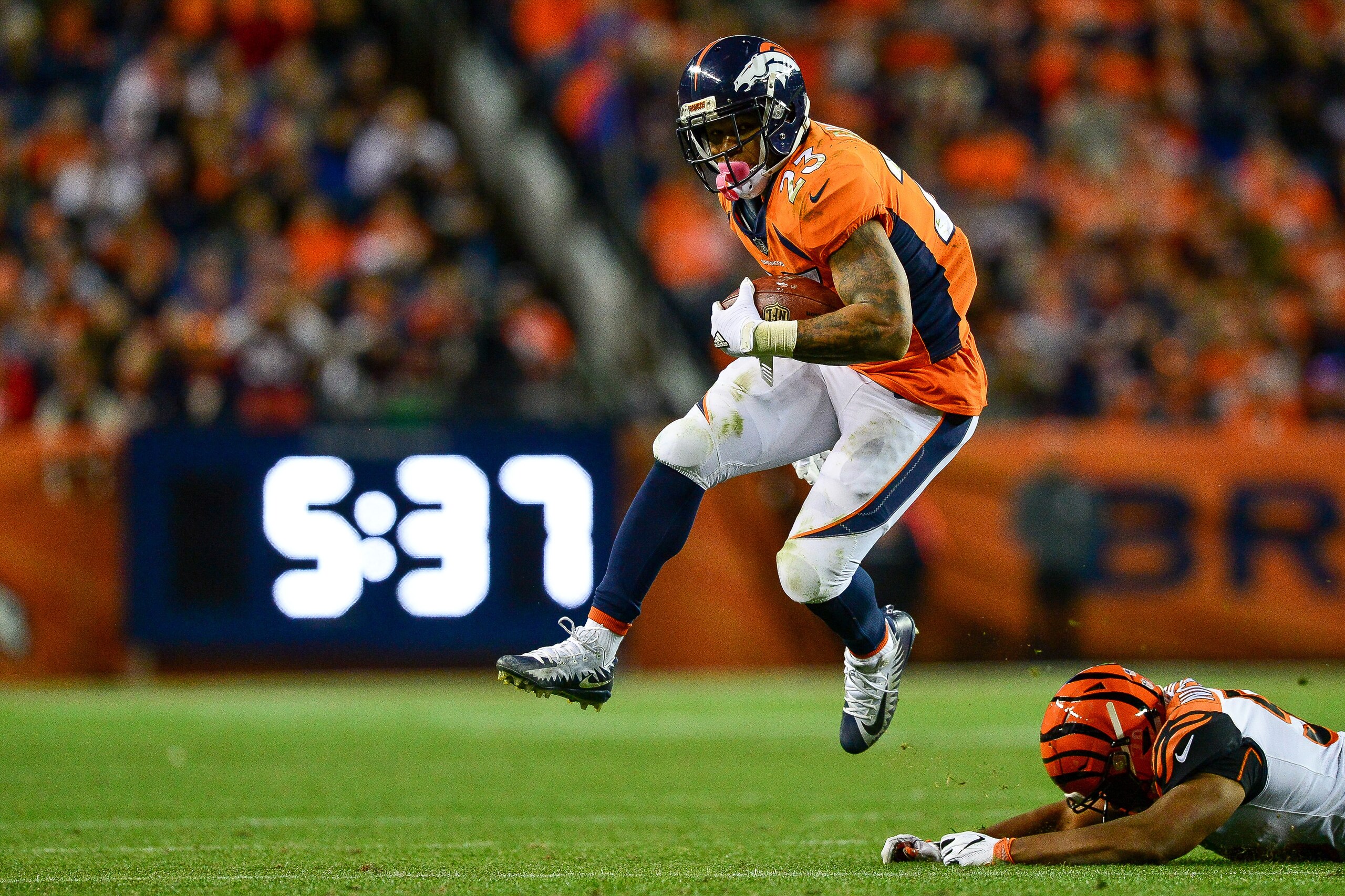 DENVER, CO - NOVEMBER 19:  Running back Devontae Booker #23 of the Denver Broncos rushes against the Cincinnati Bengals at Sports Authority Field at Mile High on November 19, 2017 in Denver, Colorado. (Photo by Dustin Bradford/Getty Images)