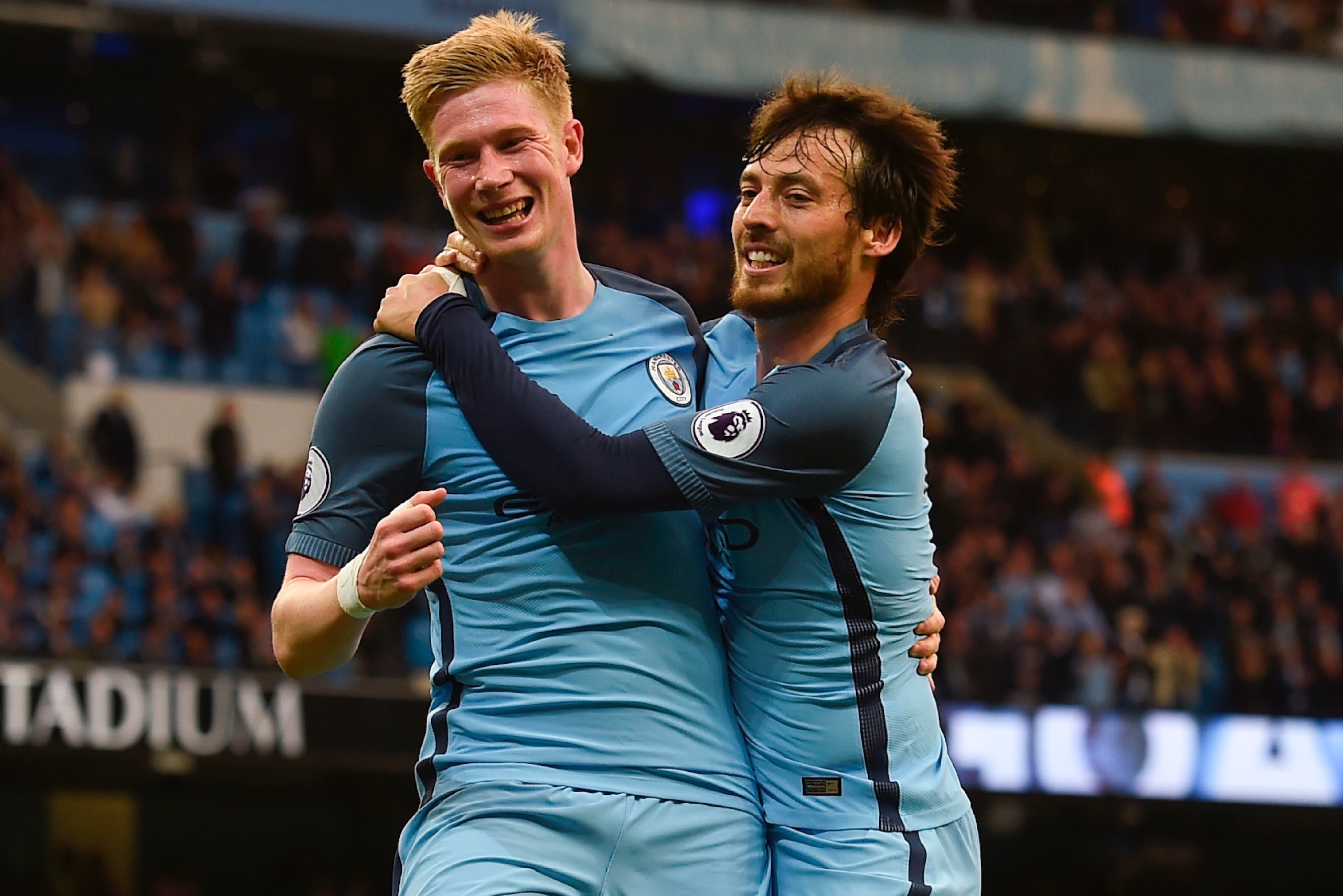 Manchester City's Belgian midfielder Kevin De Bruyne (L) celebrates scoring their second goal with Manchester City's Spanish midfielder David Silva (R) during the English Premier League football match between Manchester City and West Bromwich Albion at th