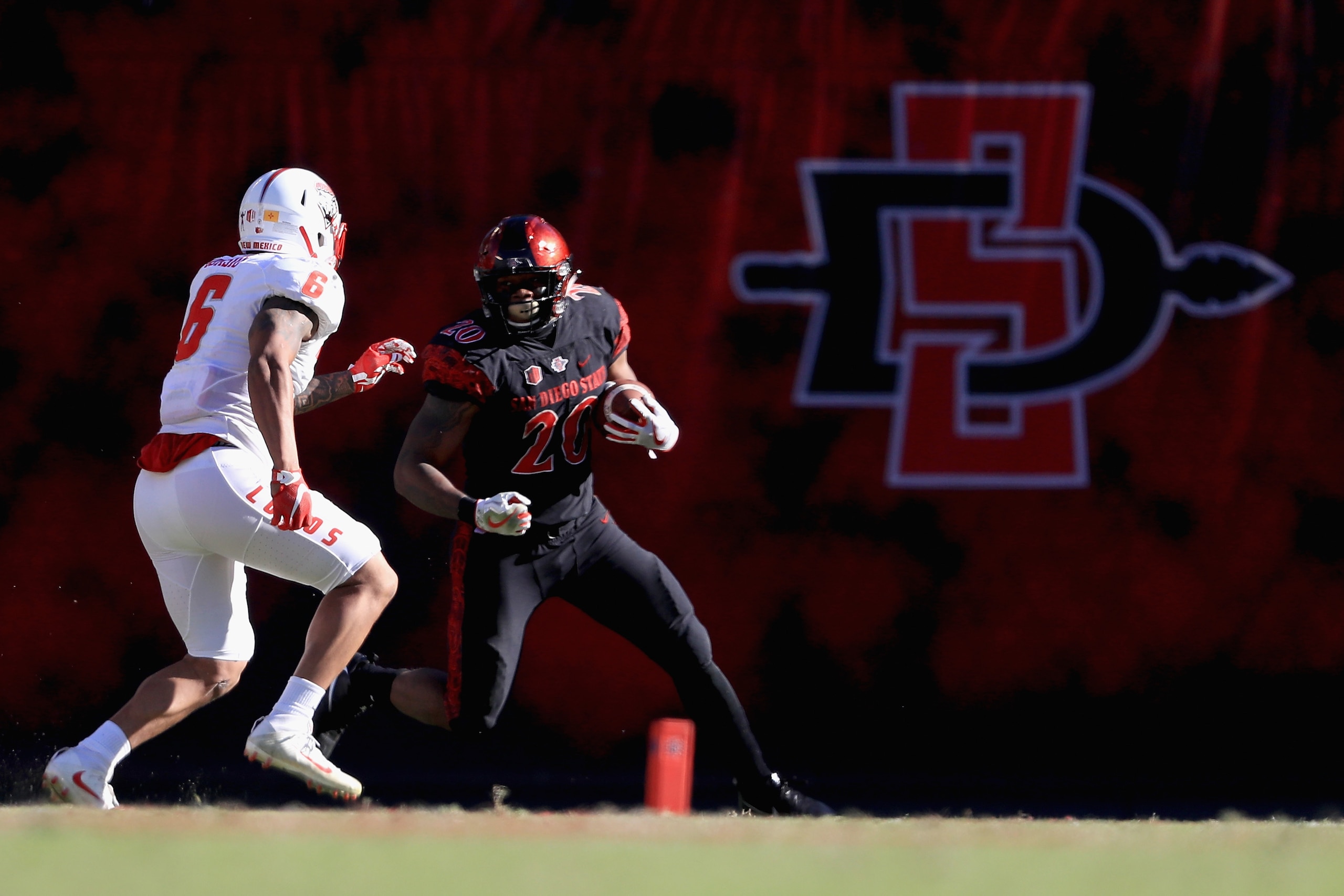 SAN DIEGO, CA - NOVEMBER 24: Rashaad Penny #20 of the San Diego State Aztecs rushes the ball while Austin Ocasio #6 of the New Mexico Lobos defends during the first half of a game at Qualcomm Stadium on November 24, 2017 in San Diego, California. (Photo SAN DIEGO, CA - NOVEMBER 24: Rashaad Penny #20 of the San Diego State Aztecs rushes the ball while Austin Ocasio #6 of the New Mexico Lobos defends during the first half of a game at Qualcomm Stadium on November 24, 2017 in San Diego, California. (Photo