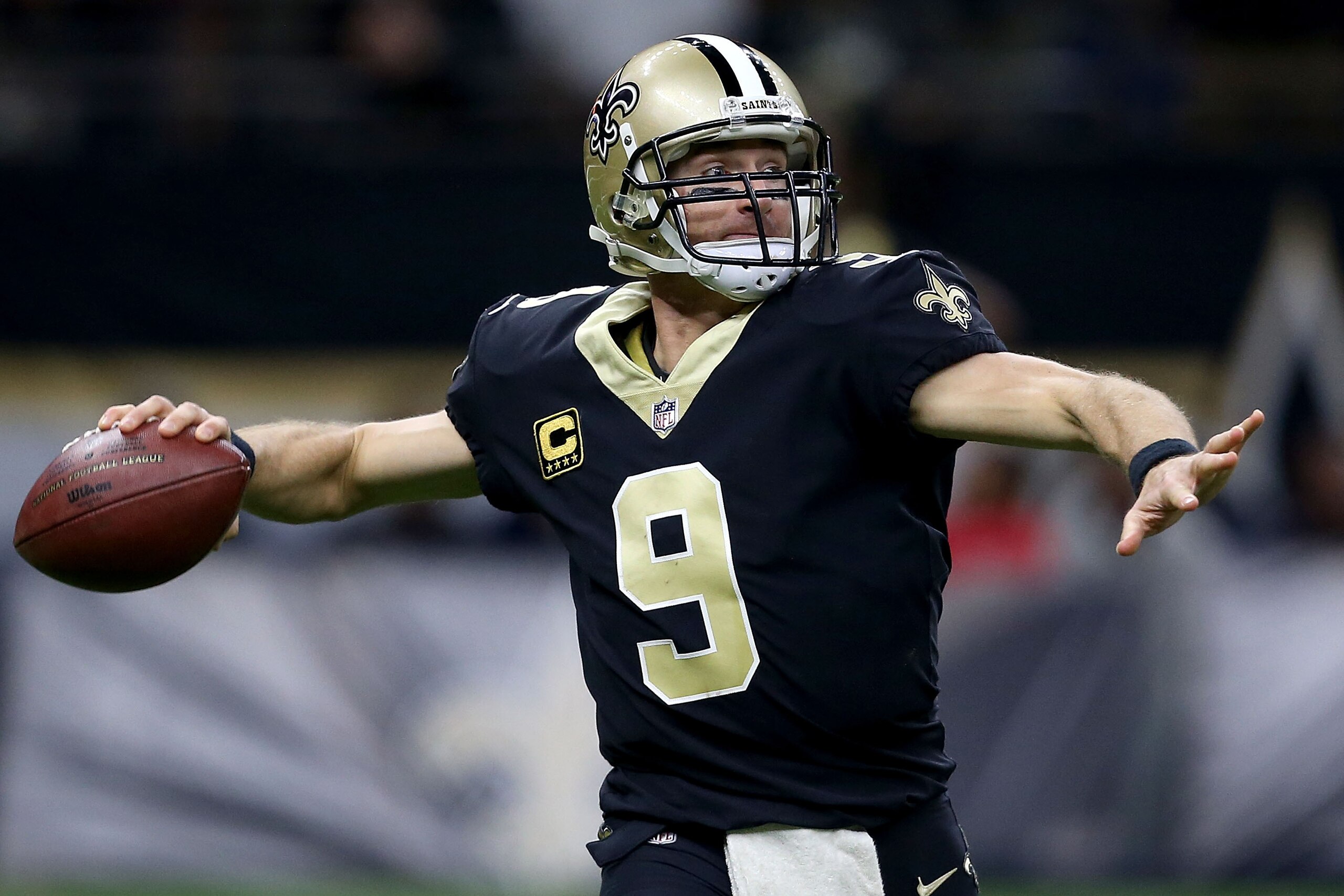 NEW ORLEANS, LA - NOVEMBER 19:  Drew Brees #9 of the New Orleans Saints drops back to pass during a NFL game against the Washington Redskins at the Mercedes-Benz Superdome on November 19, 2017 in New Orleans, Louisiana.  (Photo by Sean Gardner/Getty Image