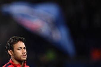 Paris Saint-Germain's Brazilian forward Neymar attends the UEFA Champions League Group B football match between Paris Saint-Germain (PSG) and Glasgow Celtic at Parc des Princes Stadium in Paris on November 22, 2017.  / AFP PHOTO / FRANCK FIFE        (Phot