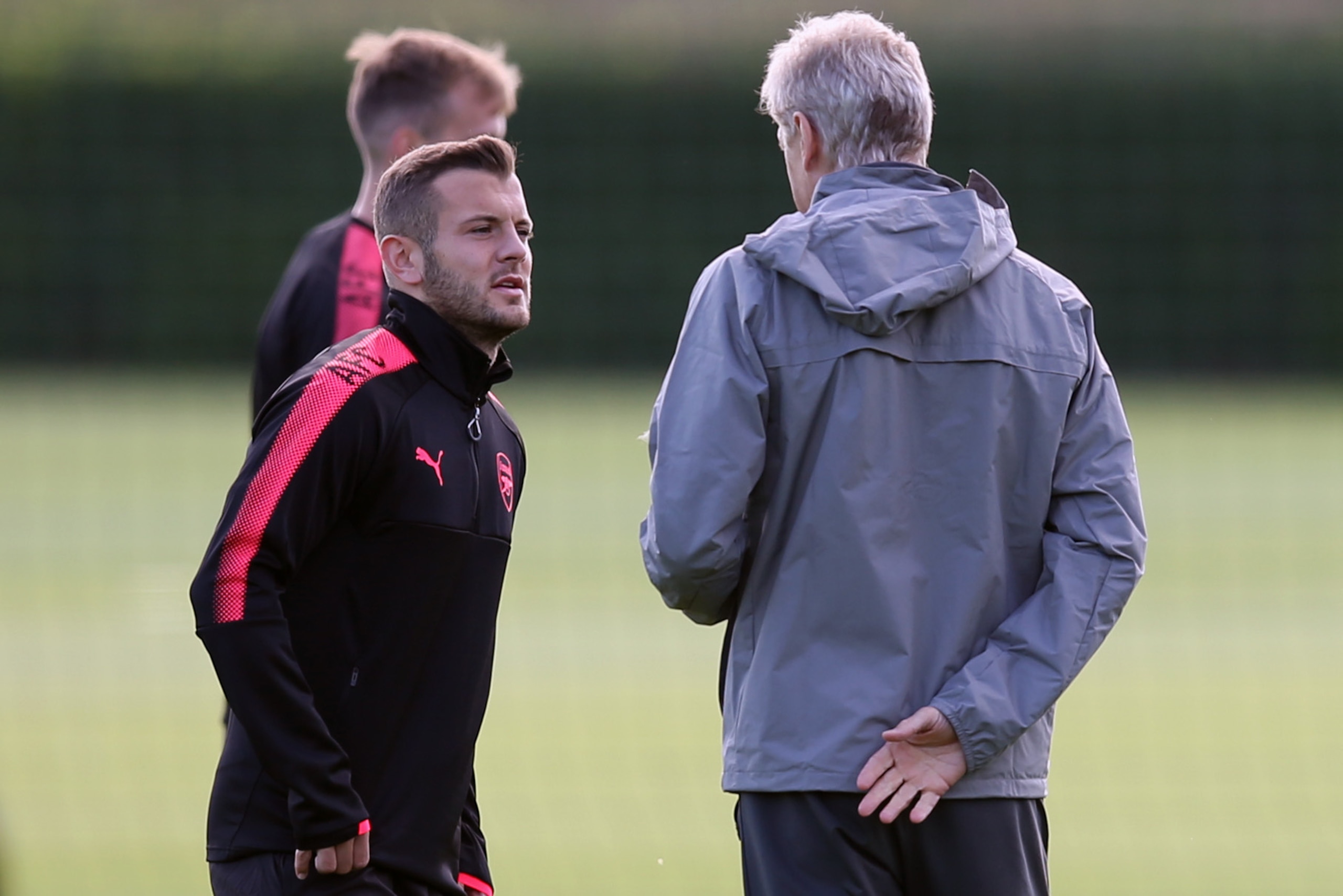 ST ALBANS, ENGLAND - SEPTEMBER 13: Jack Wilshere of Arsenal talks to Arsene Wenger manager / head coach of Arsenal during Arsenal training at London Colney on September 13, 2017 in St Albans, England. (Photo by Catherine Ivill - AMA/Getty Images)