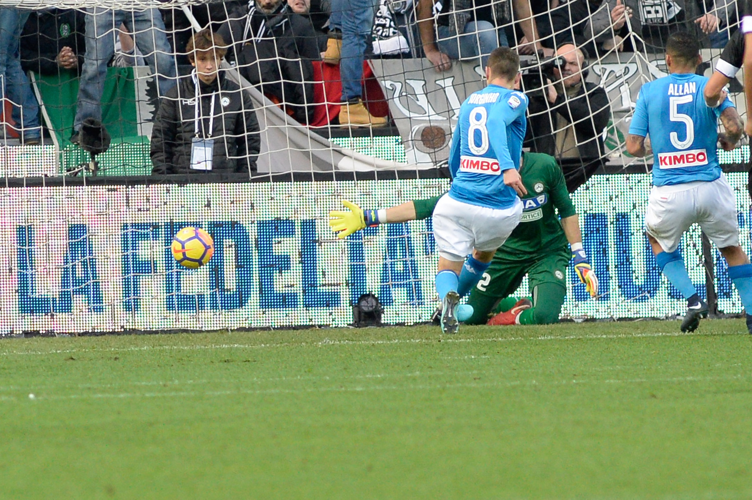 UDINE, ITALY - NOVEMBER 26:  Jorginho (%8) of SSC Napoli scores his opening goal after misses a penalty spot during the Serie A match between Udinese Calcio and SSC Napoli at Stadio Friuli on November 26, 2017 in Udine, Italy.  (Photo by Dino Panato/Getty