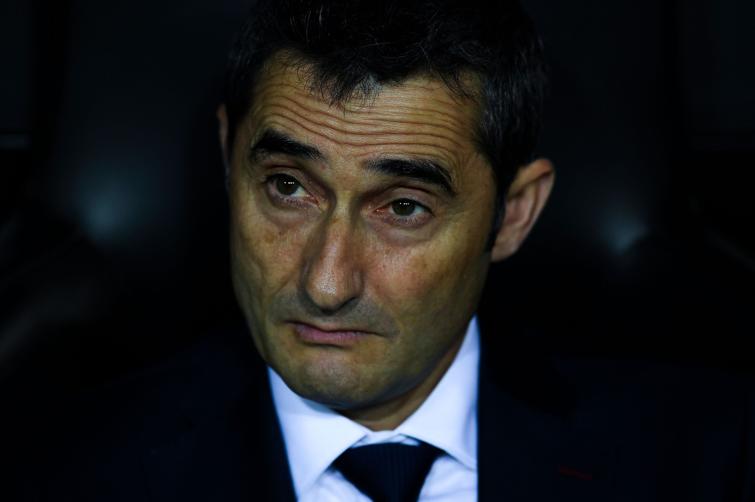 VALENCIA, SPAIN - NOVEMBER 26:  Head coach Ernesto Valverde of FC Barcelona looks on during the La Liga match between Valencia and Barcelona at Mestalla stadium on November 26, 2017 in Valencia, Spain.  (Photo by David Ramos/Getty Images)