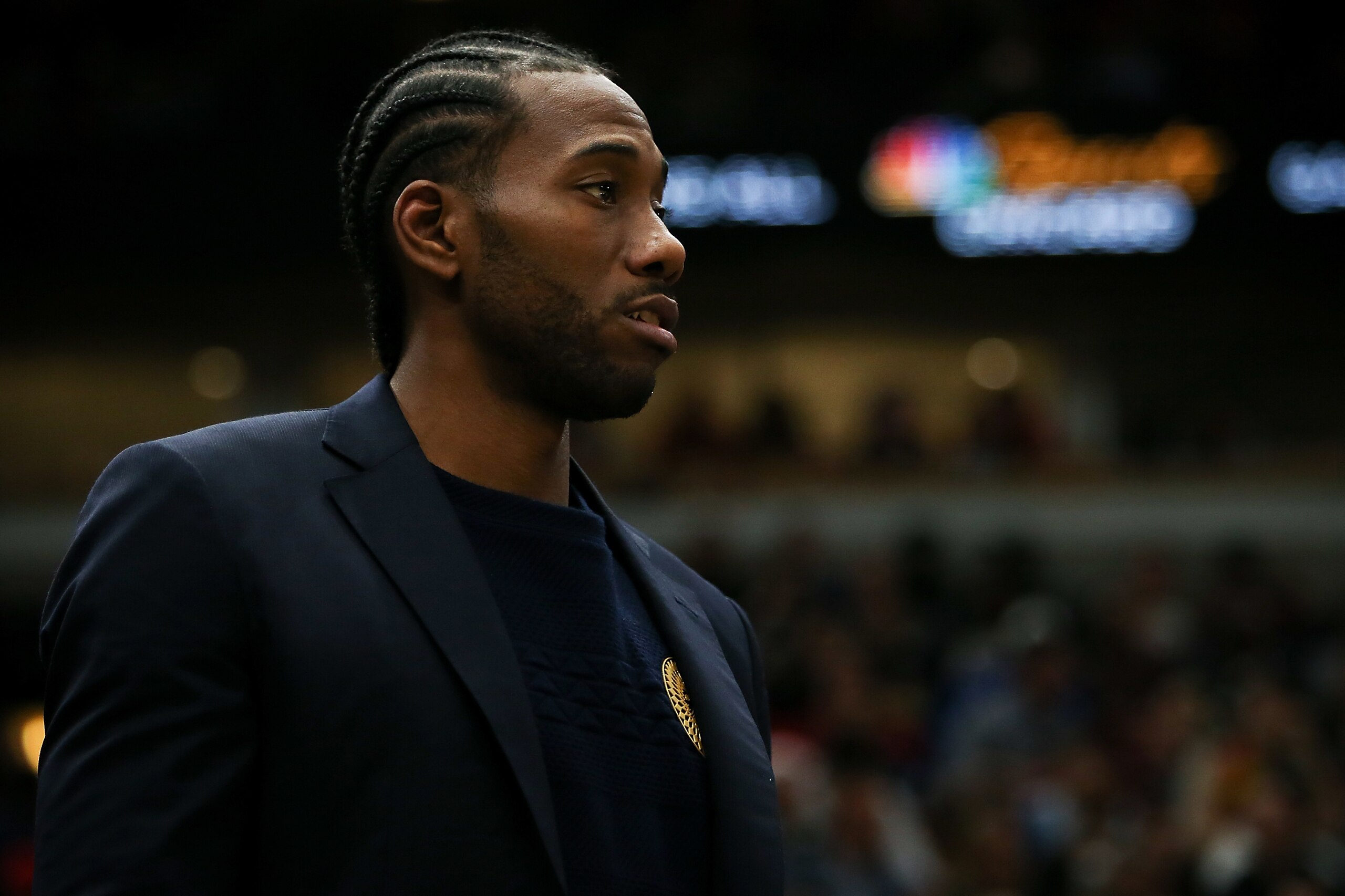CHICAGO, IL - OCTOBER 21:  Kawhi Leonard #2 of the San Antonio Spurs looks on from the bench in the third quarter against the Chicago Bulls at the United Center on October 21, 2017 in Chicago, Illinois. NOTE TO USER: User expressly acknowledges and agrees