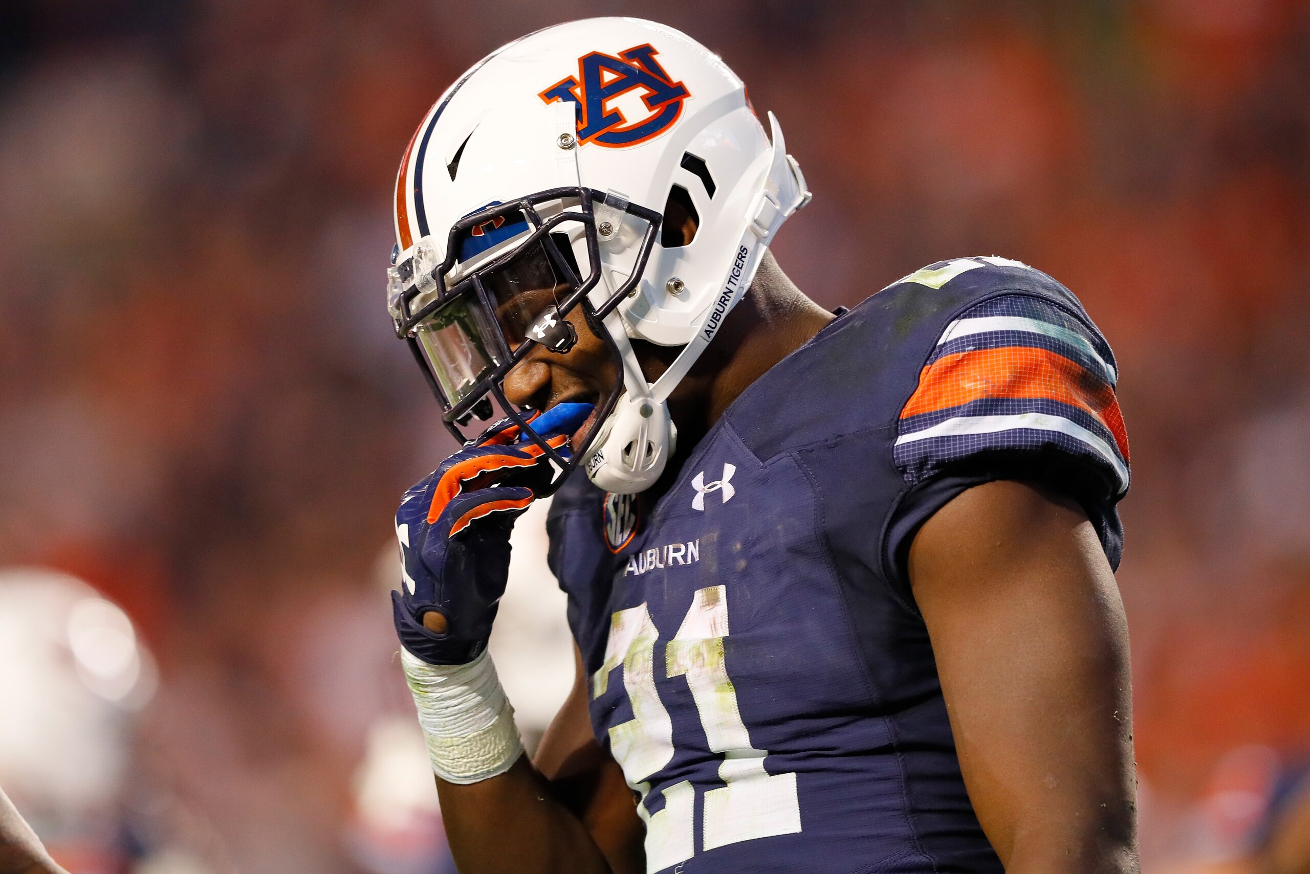 AUBURN, AL - NOVEMBER 25:  Kerryon Johnson #21 of the Auburn Tigers celebrates after scoring a touchdown during the third quarter against the Alabama Crimson Tide at Jordan Hare Stadium on November 25, 2017 in Auburn, Alabama.  (Photo by Kevin C. Cox/Gett