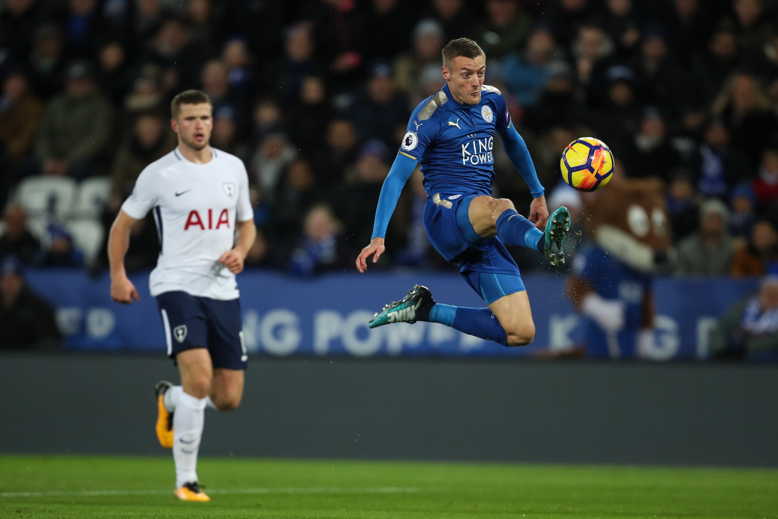 LEICESTER, ENGLAND - NOVEMBER 28: Jamie Vardy of Leicester City scores a goal to make it 1-0 during the Premier League match between Leicester City and Tottenham Hotspur at The King Power Stadium on November 28, 2017 in Leicester, England. (Photo by Robbi