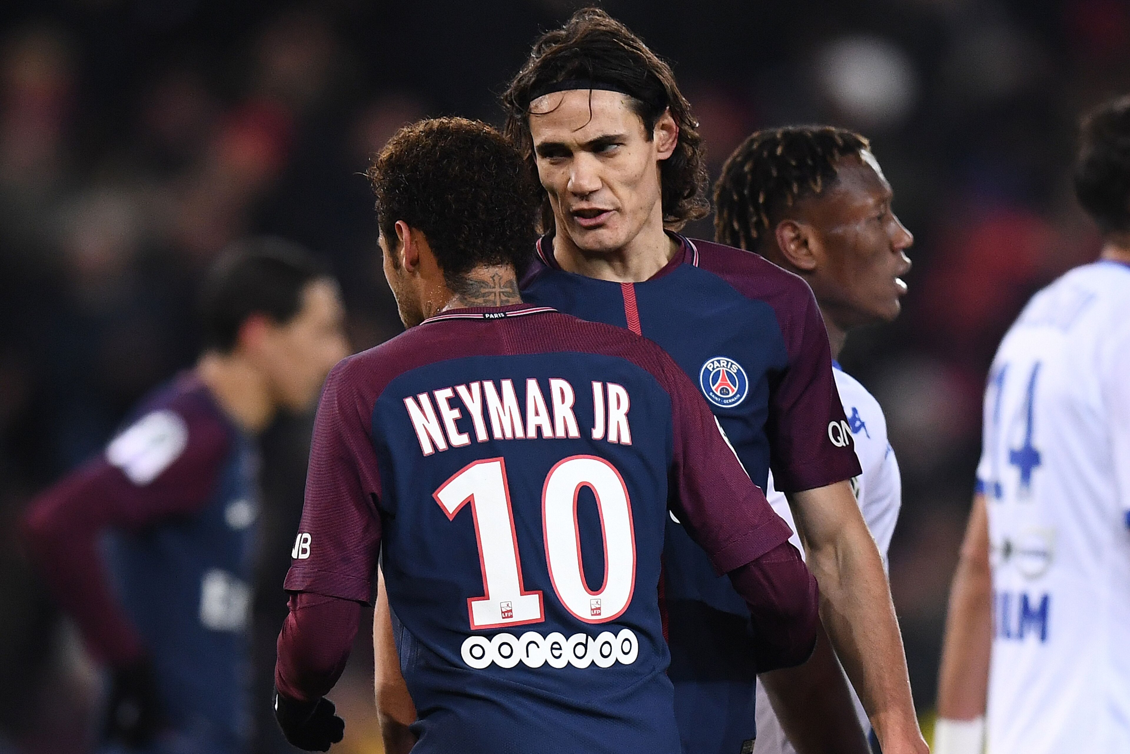 Paris Saint-Germain's Uruguayan forward Edinson Cavani (R) speaks with Paris Saint-Germain's Brazilian forward Neymar prior to kick a penalty during the French L1 football match between Paris Saint-Germain (PSG) and Troyes at the Parc des Princes stadium 