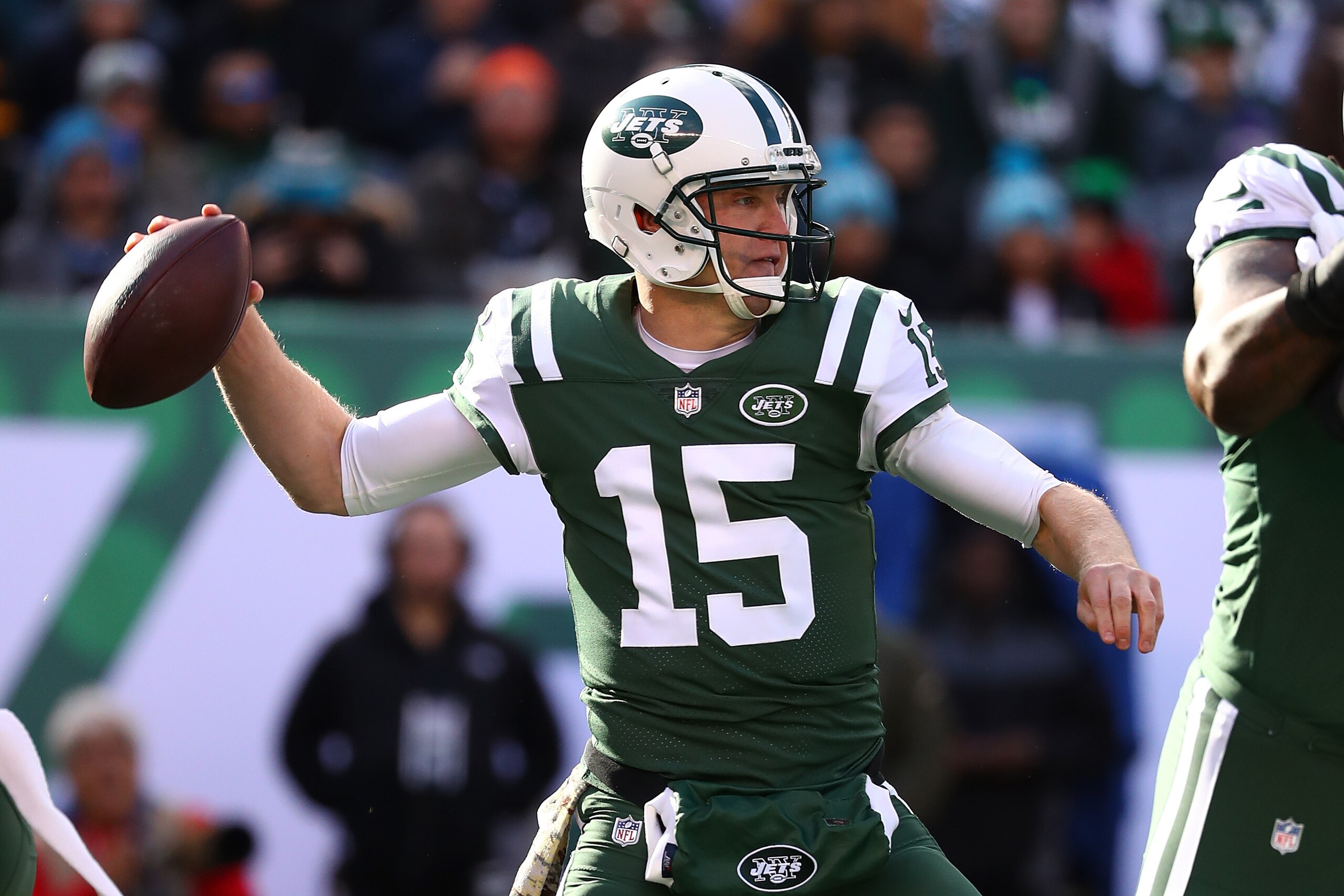 EAST RUTHERFORD, NJ - NOVEMBER 26:  Josh McCown #15 of the New York Jets in action against the Carolina Panthers during their game at MetLife Stadium on November 26, 2017 in East Rutherford, New Jersey.  (Photo by Al Bello/Getty Images)