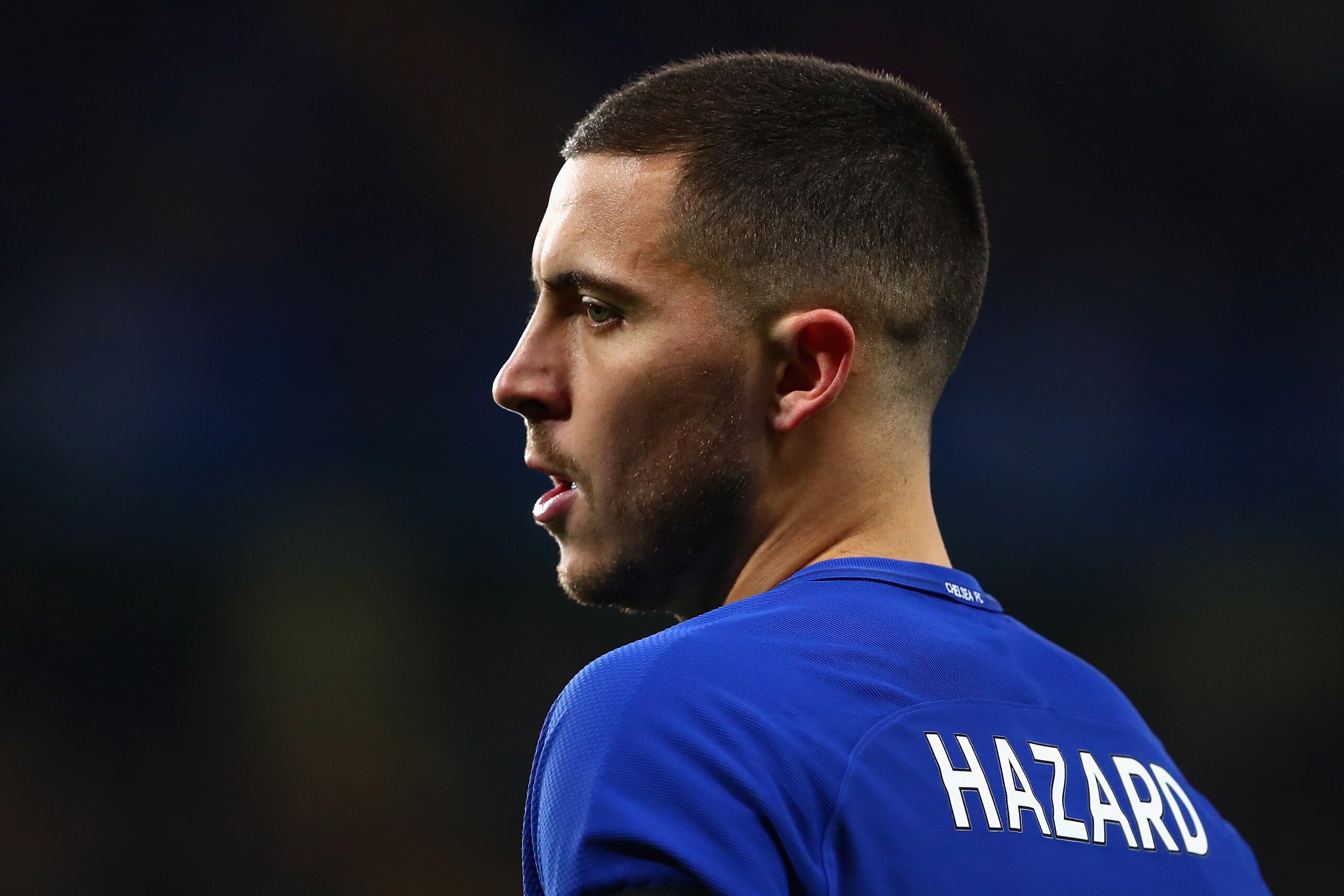 LONDON, ENGLAND - NOVEMBER 29:  Eden Hazard of Chelsea looks on during the Premier League match between Chelsea and Swansea City at Stamford Bridge on November 29, 2017 in London, England.  (Photo by Clive Rose/Getty Images)