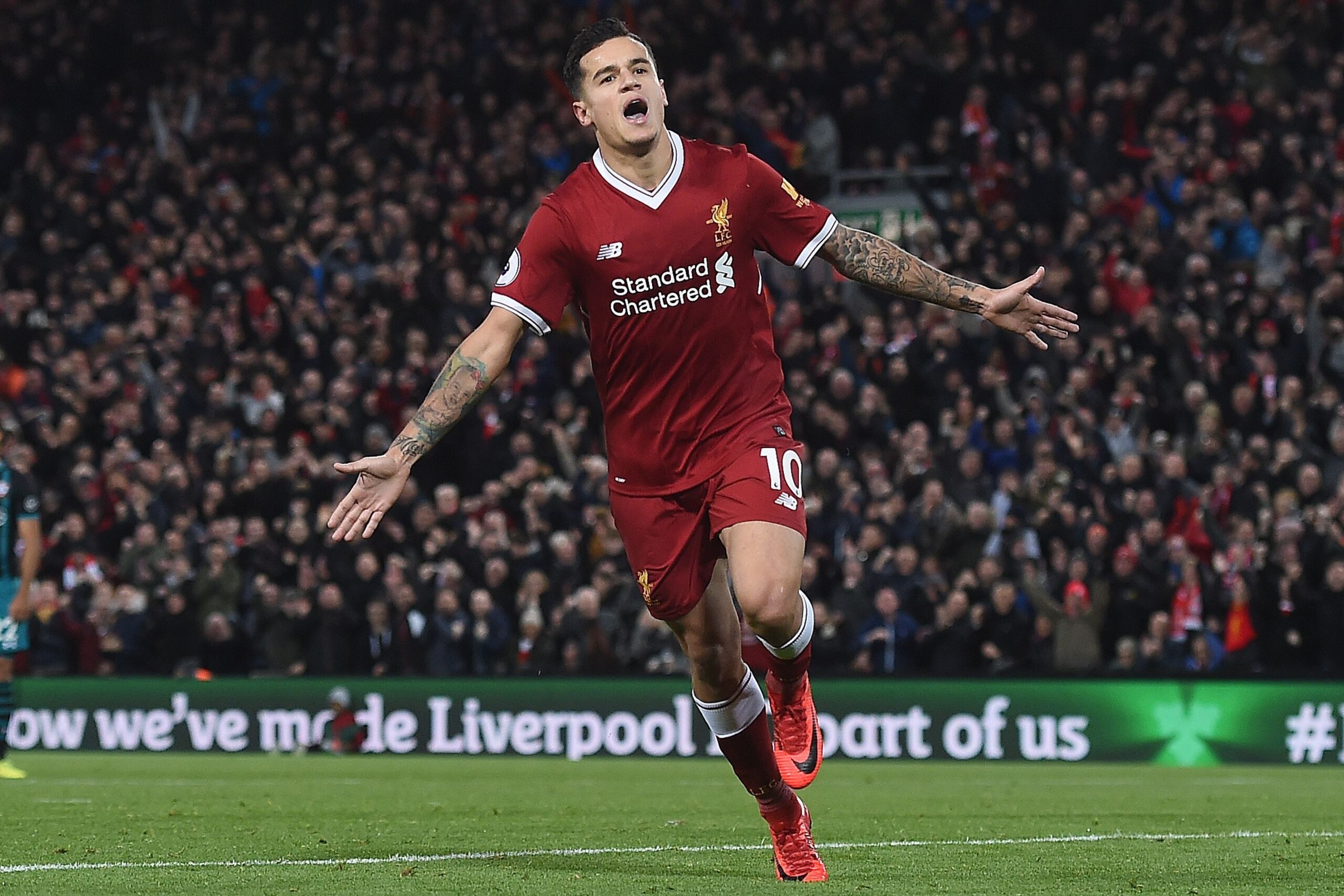 Liverpool's Brazilian midfielder Philippe Coutinho celebrates scoring his team's third goal during the English Premier League football match between Liverpool and Southampton at Anfield in Liverpool, north west England on November 18, 2017. / AFP PHOTO / 