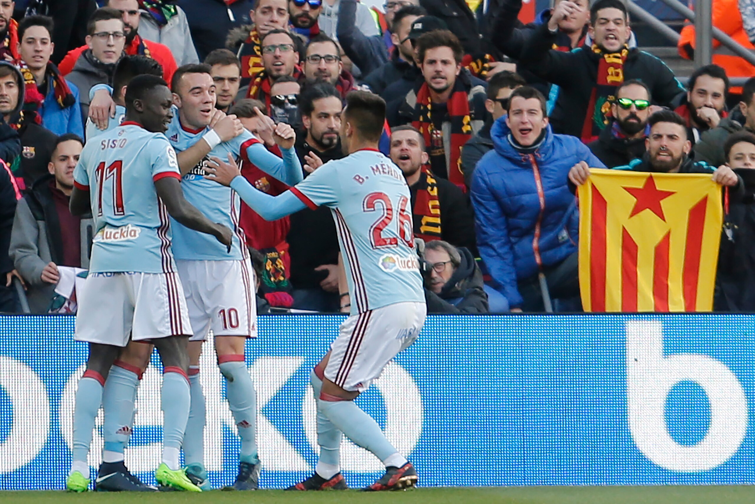 Celta Vigo's Spanish forward Iago Aspas (2R) celebrates after scoring the opening goal during the Spanish league football match FC Barcelona vs RC Celta de Vigo at the Camp Nou stadium in Barcelona on December 2, 2017. / AFP PHOTO / Pau Barrena        (Ph