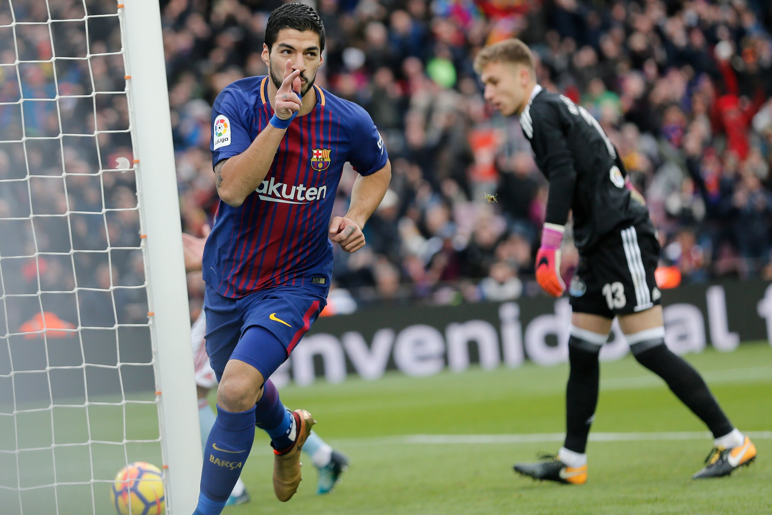 Barcelona's Uruguayan forward Luis Suarez celebrates a goal during the Spanish league football match FC Barcelona vs RC Celta de Vigo at the Camp Nou stadium in Barcelona on December 2, 2017. / AFP PHOTO / Pau Barrena        (Photo credit should read PAU 