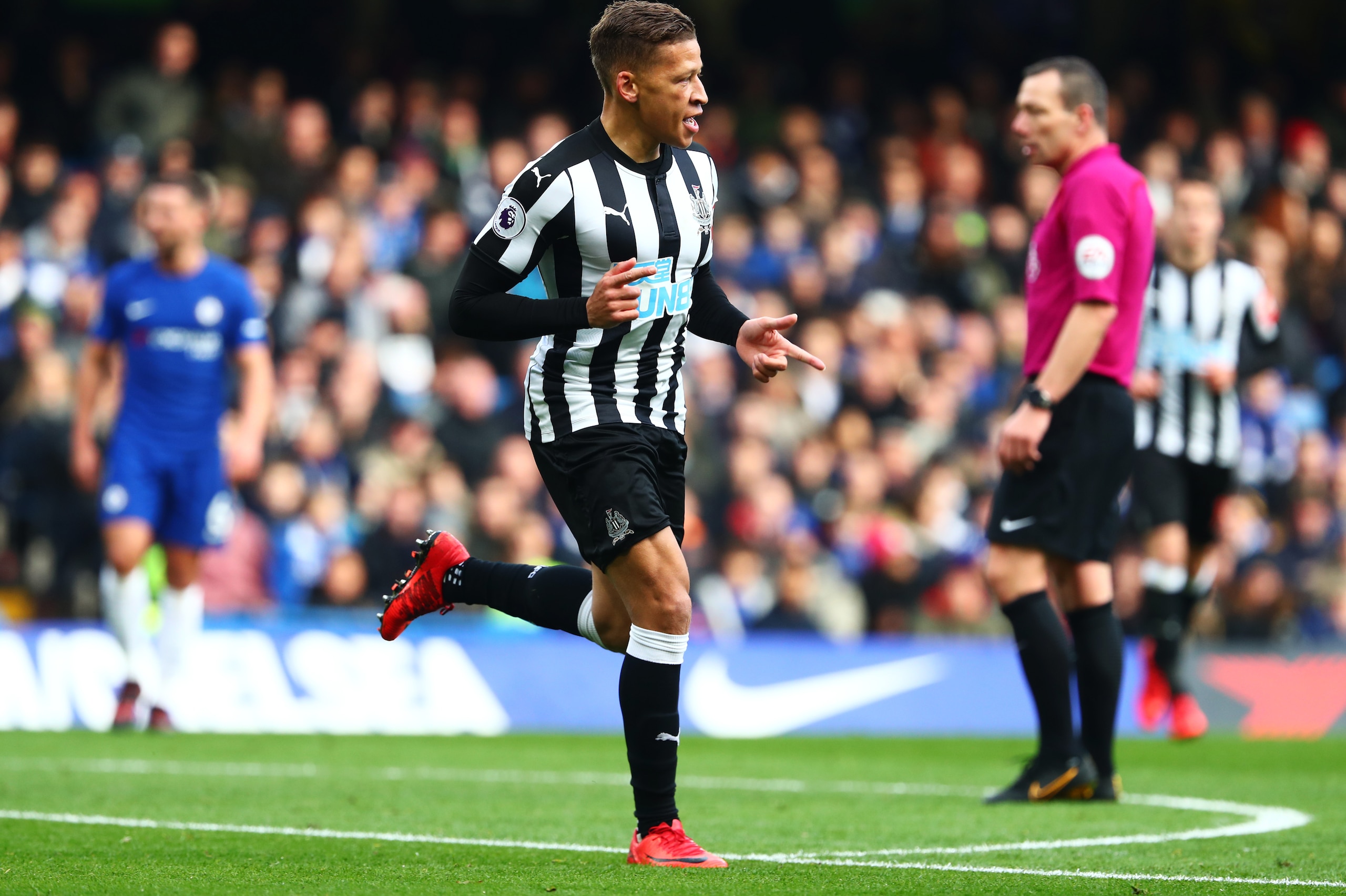 LONDON, ENGLAND - DECEMBER 02: Dwight Gayle of Newcastle United celebrates after scoring his sides first goal during the Premier League match between Chelsea and Newcastle United at Stamford Bridge on December 2, 2017 in London, England.  (Photo by Clive 