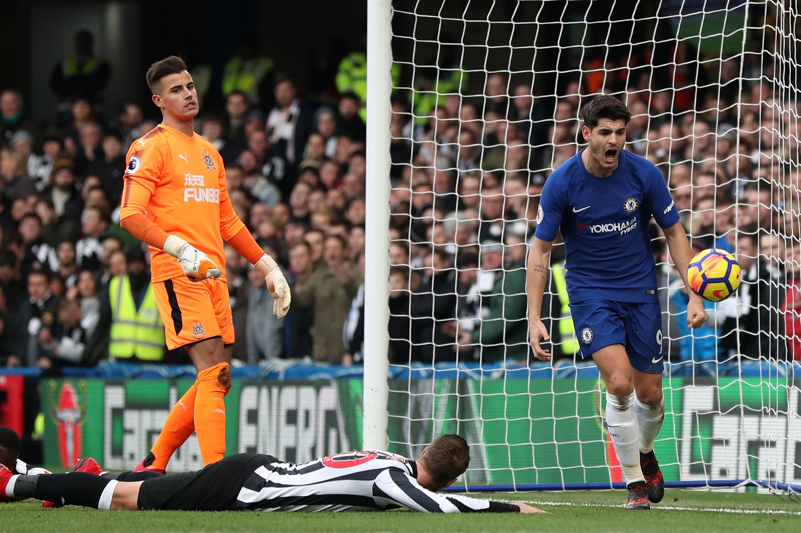 LONDON, ENGLAND - DECEMBER 02: Alvaro Morata of Chelsea celebrates after scoring a goal to make it 2-1 during the Premier League match between Chelsea and Newcastle United at Stamford Bridge on December 2, 2017 in London, England. (Photo by James Baylis -