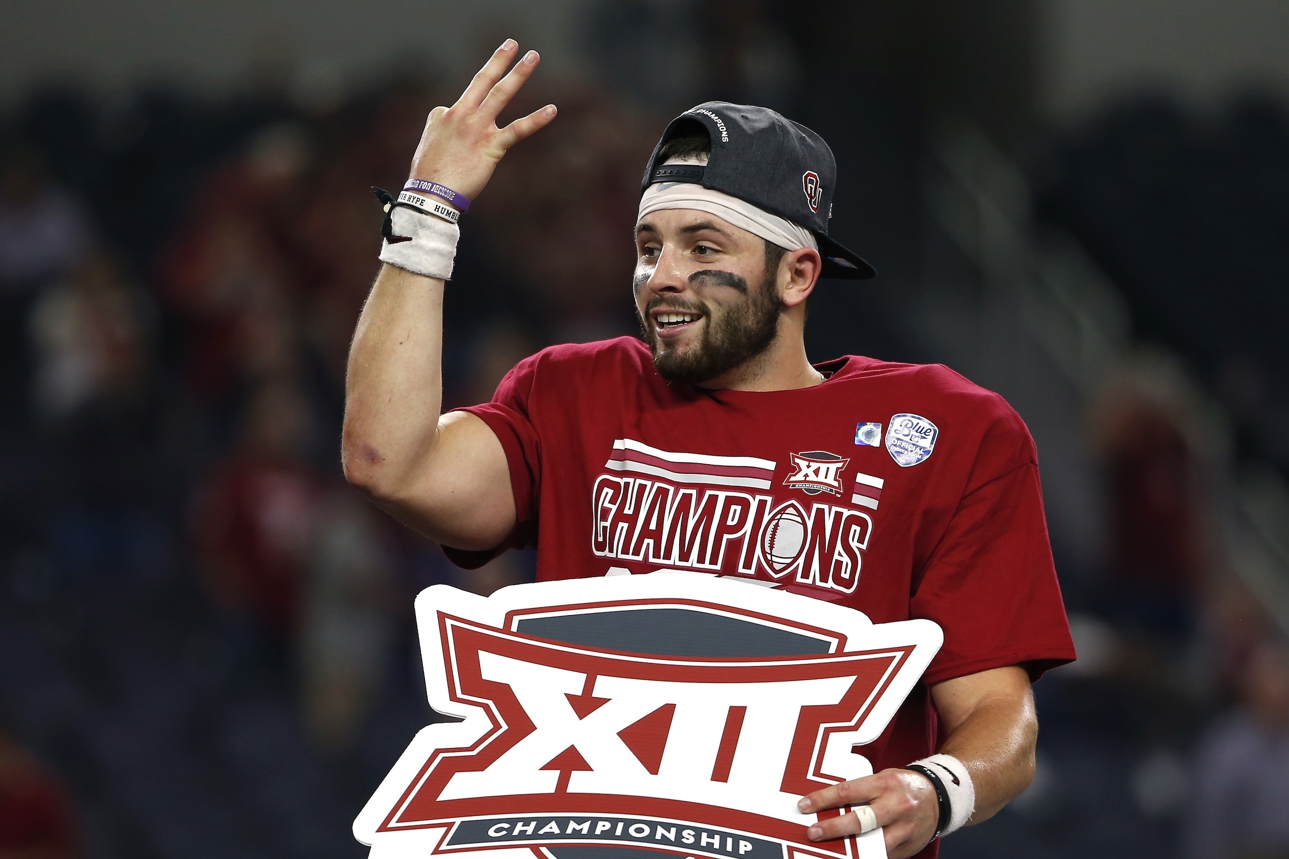 ARLINGTON, TX - DECEMBER 2: Baker Mayfield #6 of the Oklahoma Sooners celebrates after defeating the TCU Horned Frogs 41-17 in the Big 12 Championship AT&T Stadium on December 2, 2017 in Arlington, Texas. (Photo by Ron Jenkins/Getty Images)