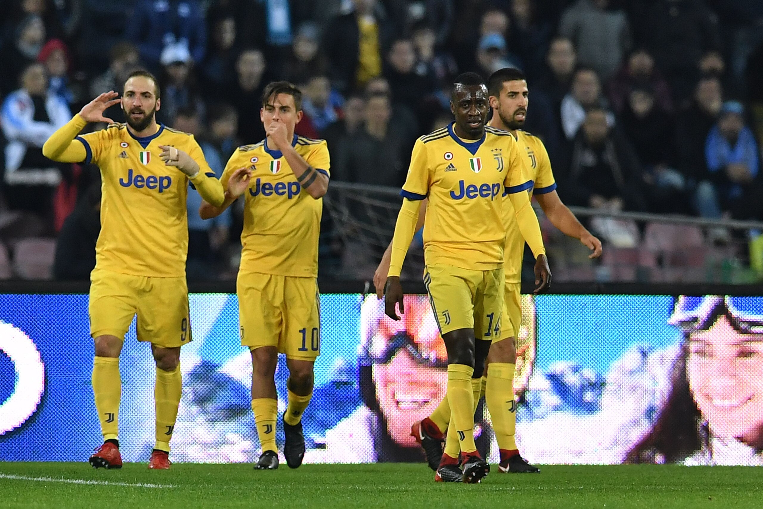 Juventus' forward from Argentina Gonzalo Higuain (L) celebrates with teammates Juventus' forward from Argentina Paulo Dybala (2ndL), Juventus' midfielder from France Blaise Matuidi and Juventus' midfielder from Germany Sami Khedira (R) during the Italian 
