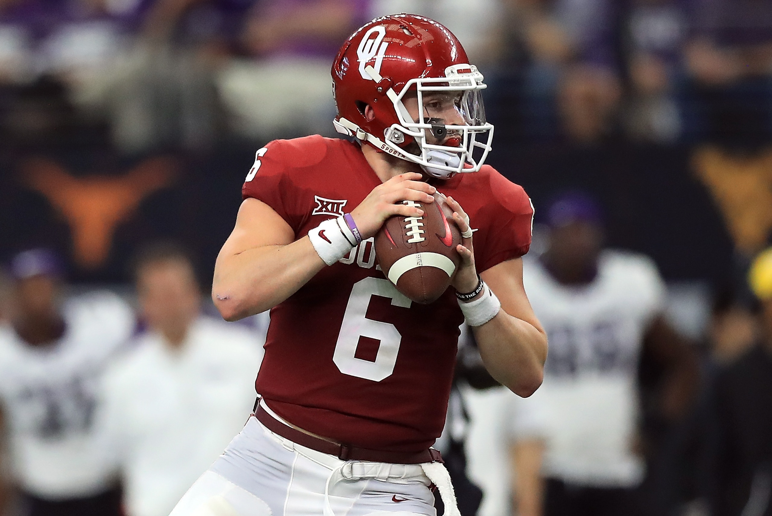 ARLINGTON, TX - DECEMBER 02: Baker Mayfield #6 of the Oklahoma Sooners looks to pass against the TCU Horned Frogs in the second quarter during Big 12 Championship at AT&T Stadium on December 2, 2017 in Arlington, Texas. (Photo by Ronald Martinez/Getty I ARLINGTON, TX - DECEMBER 02: Baker Mayfield #6 of the Oklahoma Sooners looks to pass against the TCU Horned Frogs in the second quarter during Big 12 Championship at AT&T Stadium on December 2, 2017 in Arlington, Texas. (Photo by Ronald Martinez/Getty I