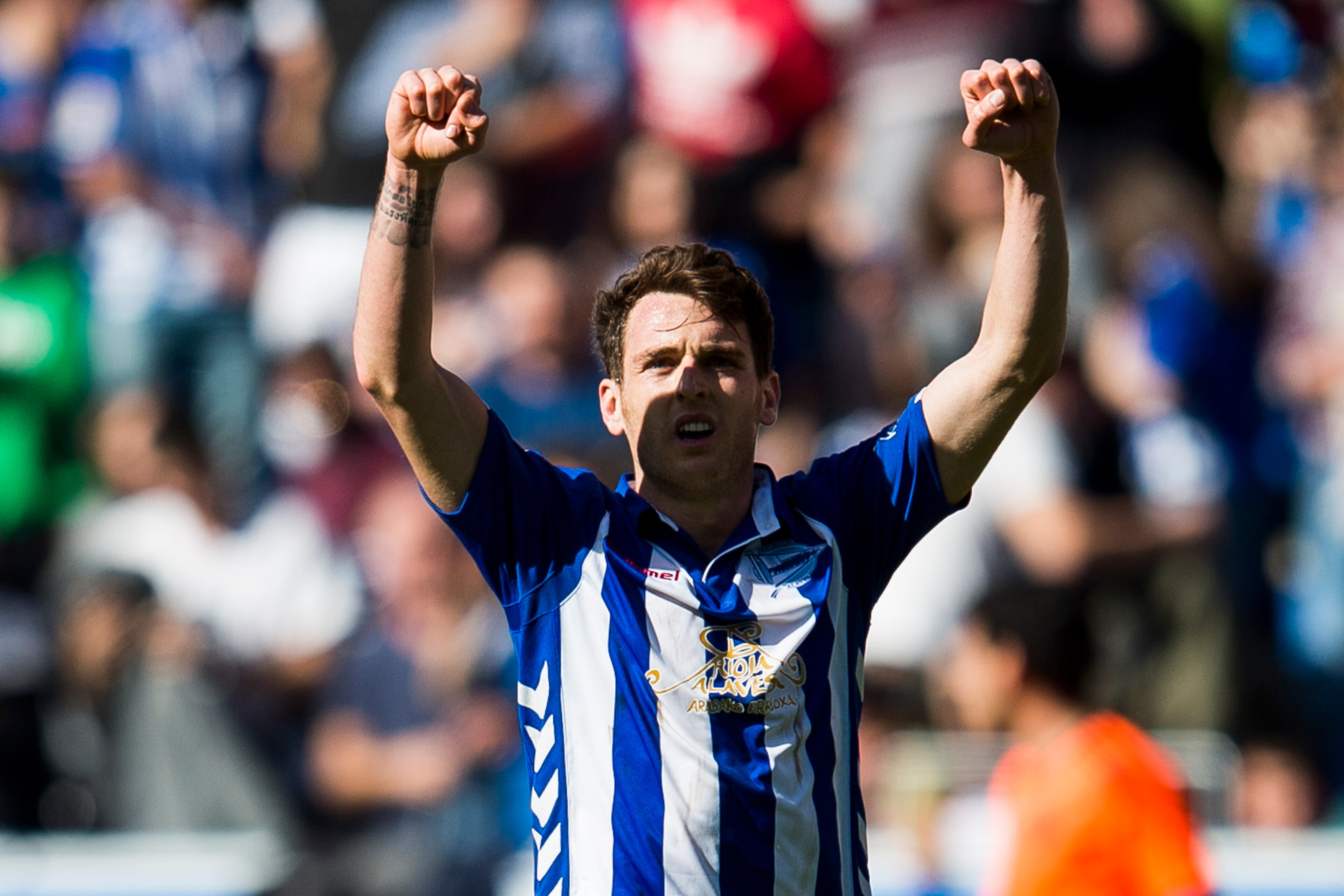 VITORIA-GASTEIZ, SPAIN - FEBRUARY 25: Ibai Gomez of Deportivo Alaves reacts during the La Liga match between Deportivo Alaves and Valencia CF at Mendizorroza stadium on February 25, 2017 in Vitoria-Gasteiz, Spain. (Photo by Juan Manuel Serrano Arce/Gett VITORIA-GASTEIZ, SPAIN - FEBRUARY 25: Ibai Gomez of Deportivo Alaves reacts during the La Liga match between Deportivo Alaves and Valencia CF at Mendizorroza stadium on February 25, 2017 in Vitoria-Gasteiz, Spain. (Photo by Juan Manuel Serrano Arce/Gett