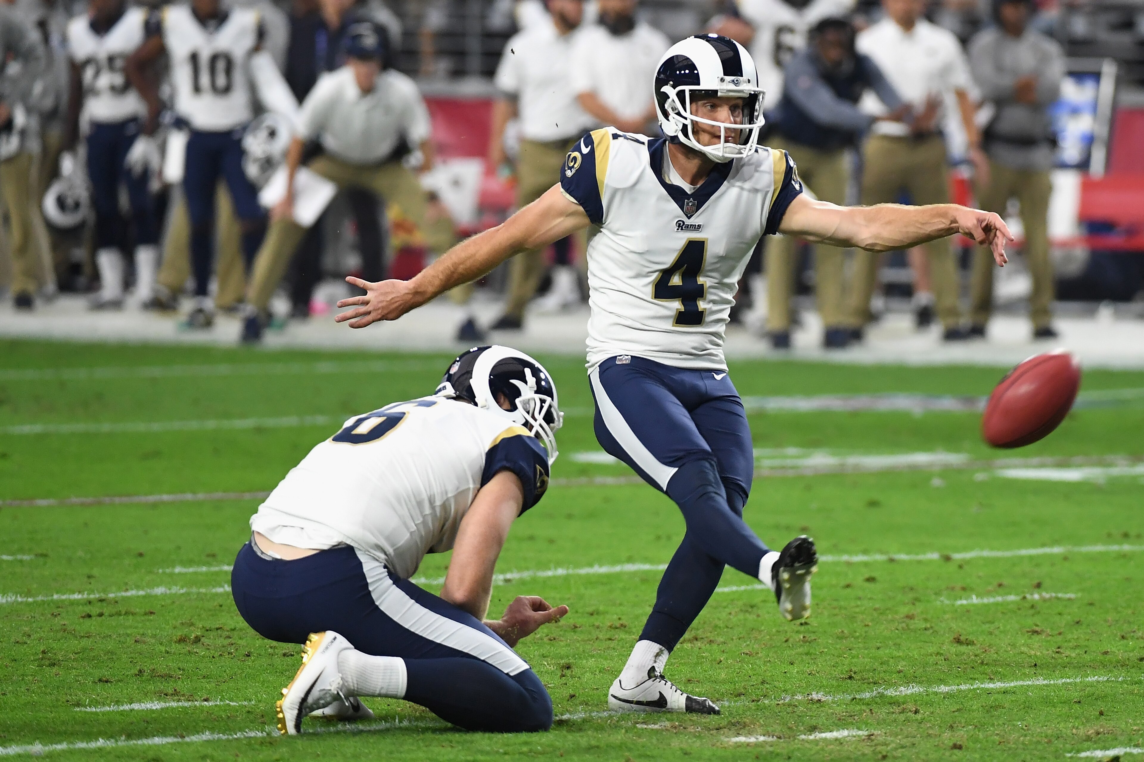 GLENDALE, AZ - DECEMBER 03:  Kicker Greg Zuerlein #4 of the Los Angeles Rams kicks a 20-yard field goal during the second quarter of the NFL game against the Arizona Cardinals at the University of Phoenix Stadium on December 3, 2017 in Glendale, Arizona. 
