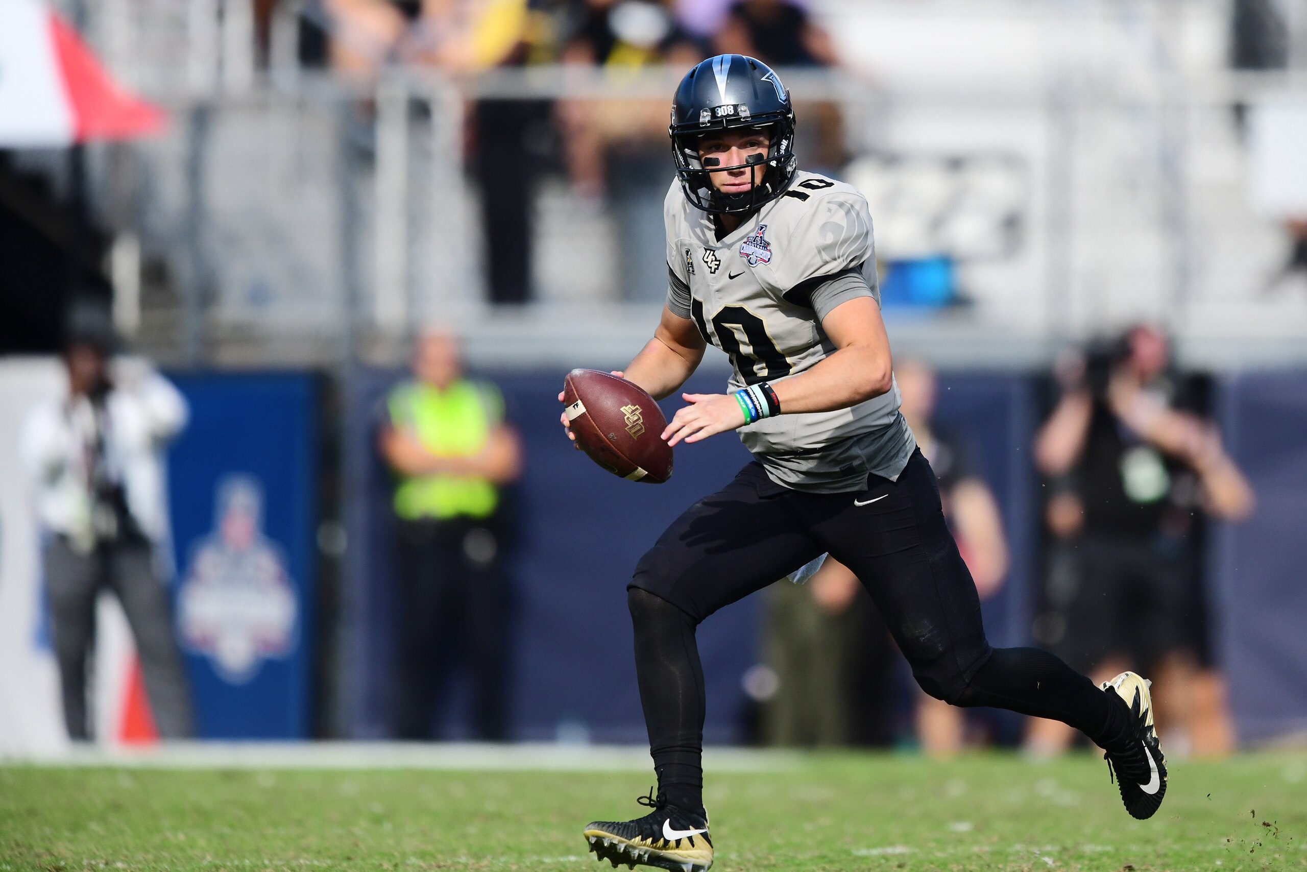ORLANDO, FL - DECEMBER 2: Quarterback McKenzie Milton #10 of the UCF Knights runs the option during the second quarter of the ACC Championship against the Memphis Tigers at Spectrum Stadium on December 2, 2017 in Orlando, Florida. (Photo by Julio Aguilar/ ORLANDO, FL - DECEMBER 2: Quarterback McKenzie Milton #10 of the UCF Knights runs the option during the second quarter of the ACC Championship against the Memphis Tigers at Spectrum Stadium on December 2, 2017 in Orlando, Florida. (Photo by Julio Aguilar/