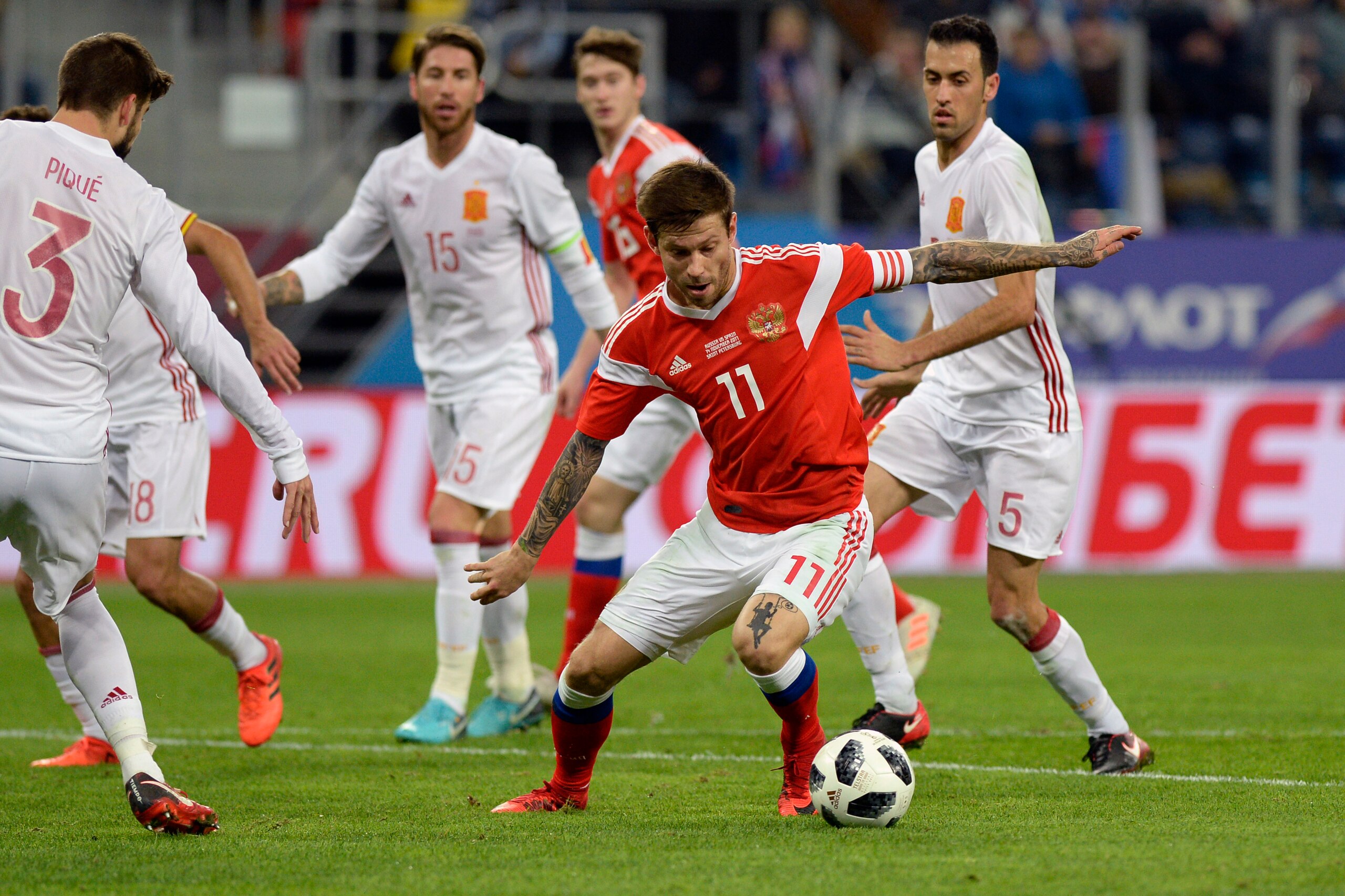 Russia's Fedor Smolov controls the ball during an international friendly football match between Russia and Spain at the Saint Petersburg Stadium in Saint Petersburg on November 14, 2017. / AFP PHOTO / Olga MALTSEVA        (Photo credit should read OLGA MA