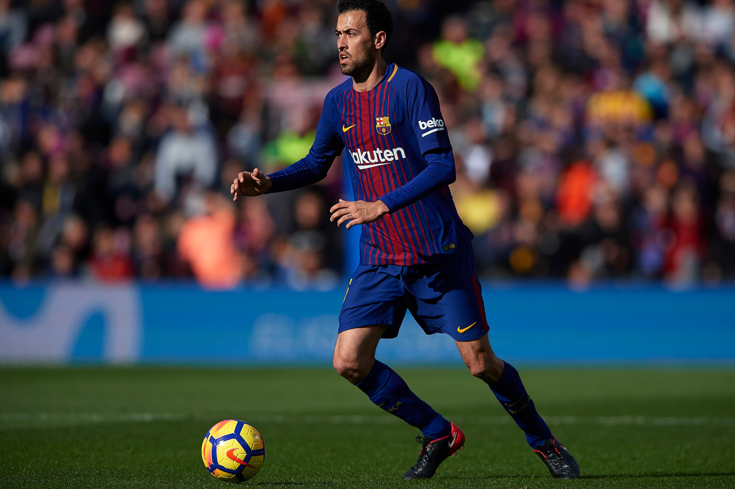 BARCELONA, SPAIN - DECEMBER 02:  Sergio Busquets of Barcelona in action during the La Liga match between Barcelona and Celta de Vigo at Camp Nou on December 2, 2017 in Barcelona, Spain.  (Photo by Manuel Queimadelos Alonso/Getty Images)