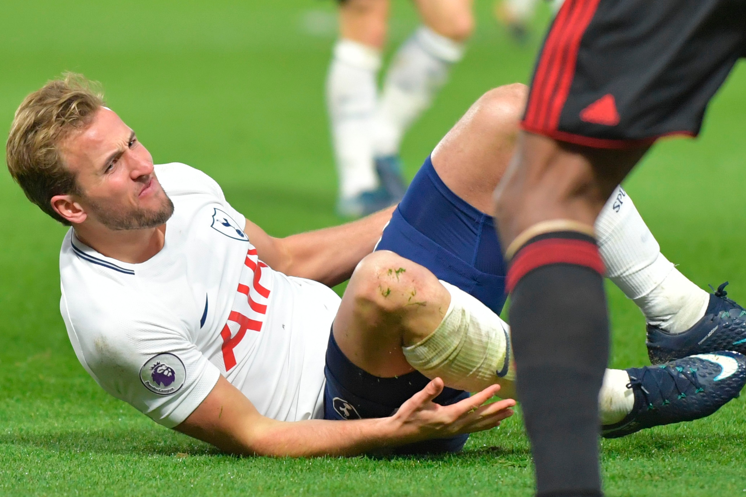 Tottenham Hotspur's English striker Harry Kane lies on the floor after being fouled during the English Premier League football match between Watford and Tottenham Hotspur at Vicarage Road Stadium in Watford, north of London on December 2, 2017. / AFP PHOT